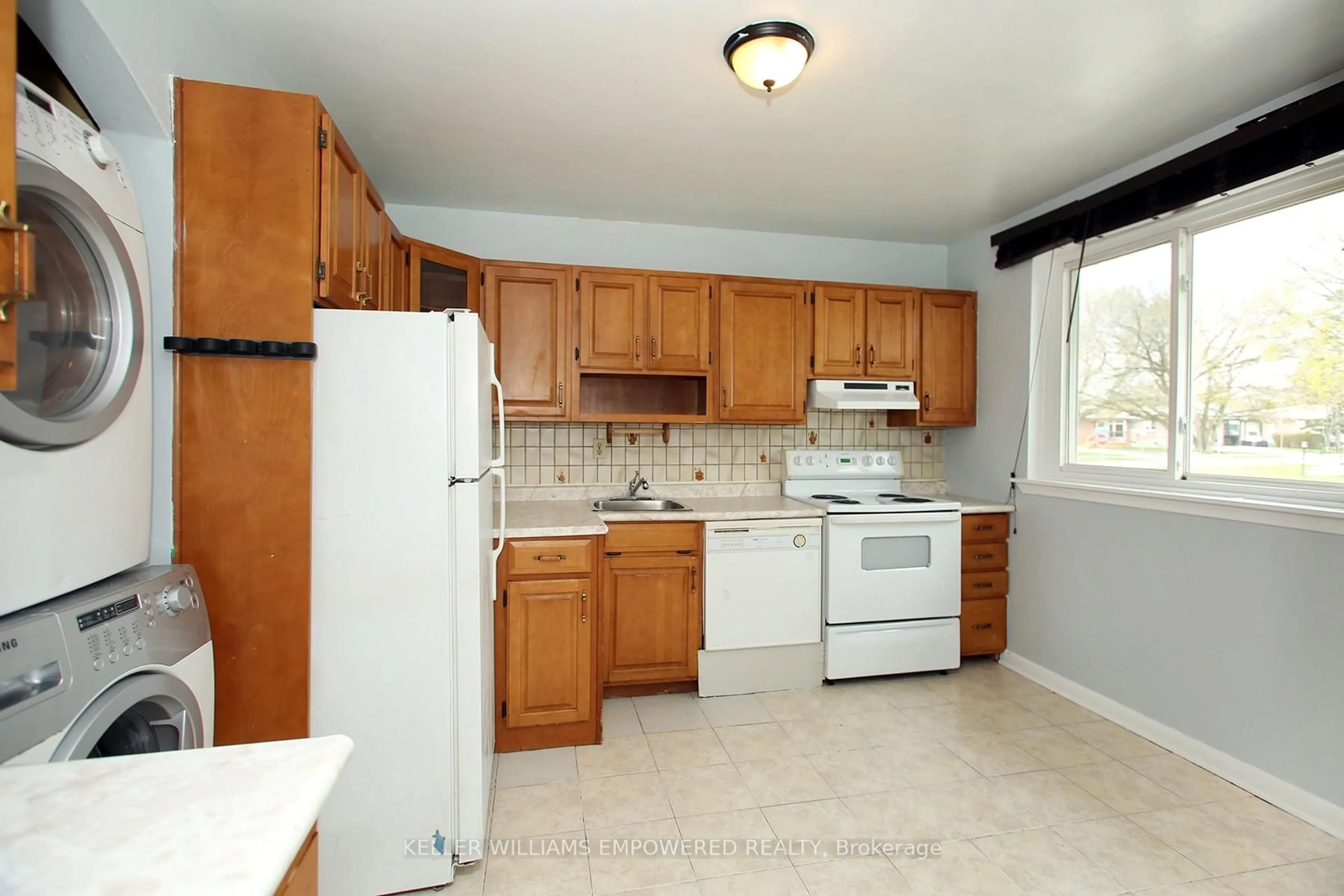 Standard kitchen, unknown for 5 Tulloch Dr, Ajax Ontario L1S 2S3