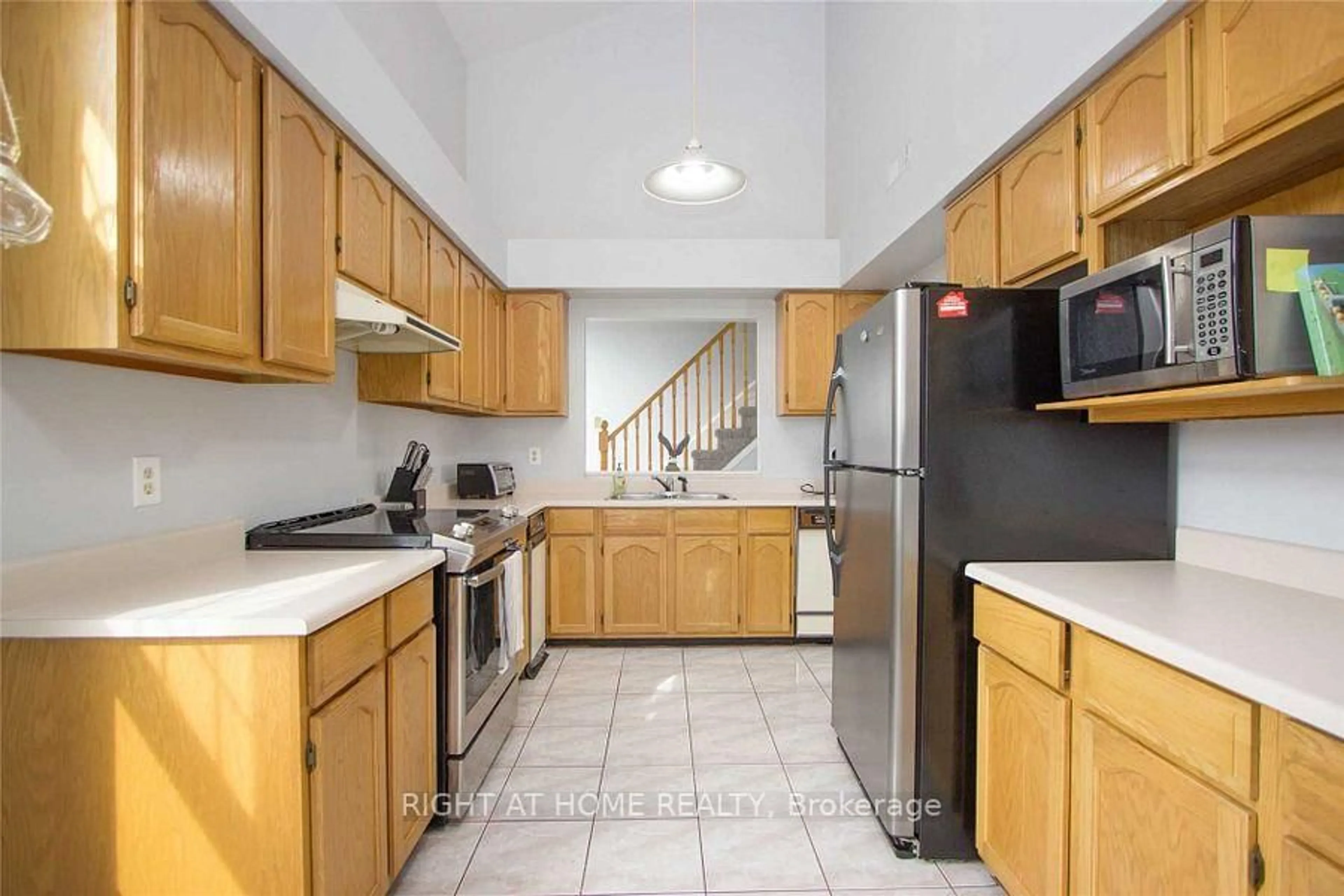 Standard kitchen, unknown for 1663 Nash Rd #D-17, Clarington Ontario L1E 1S8
