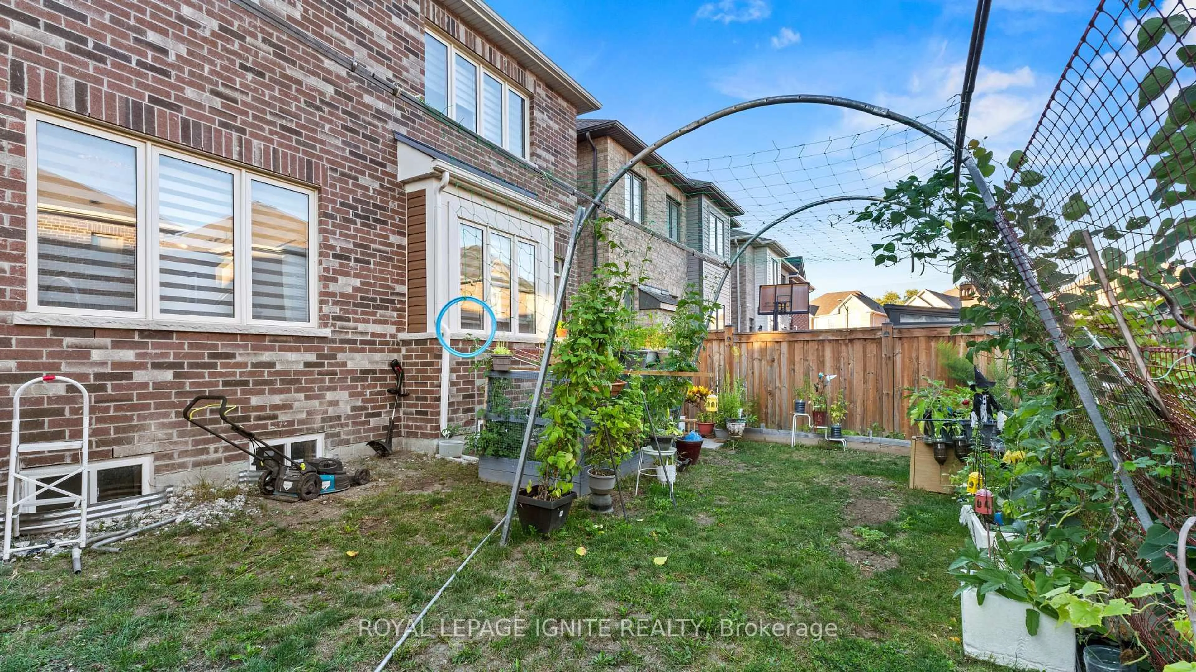 Patio, street for 60 Westfield Dr, Whitby Ontario L1P 0E9