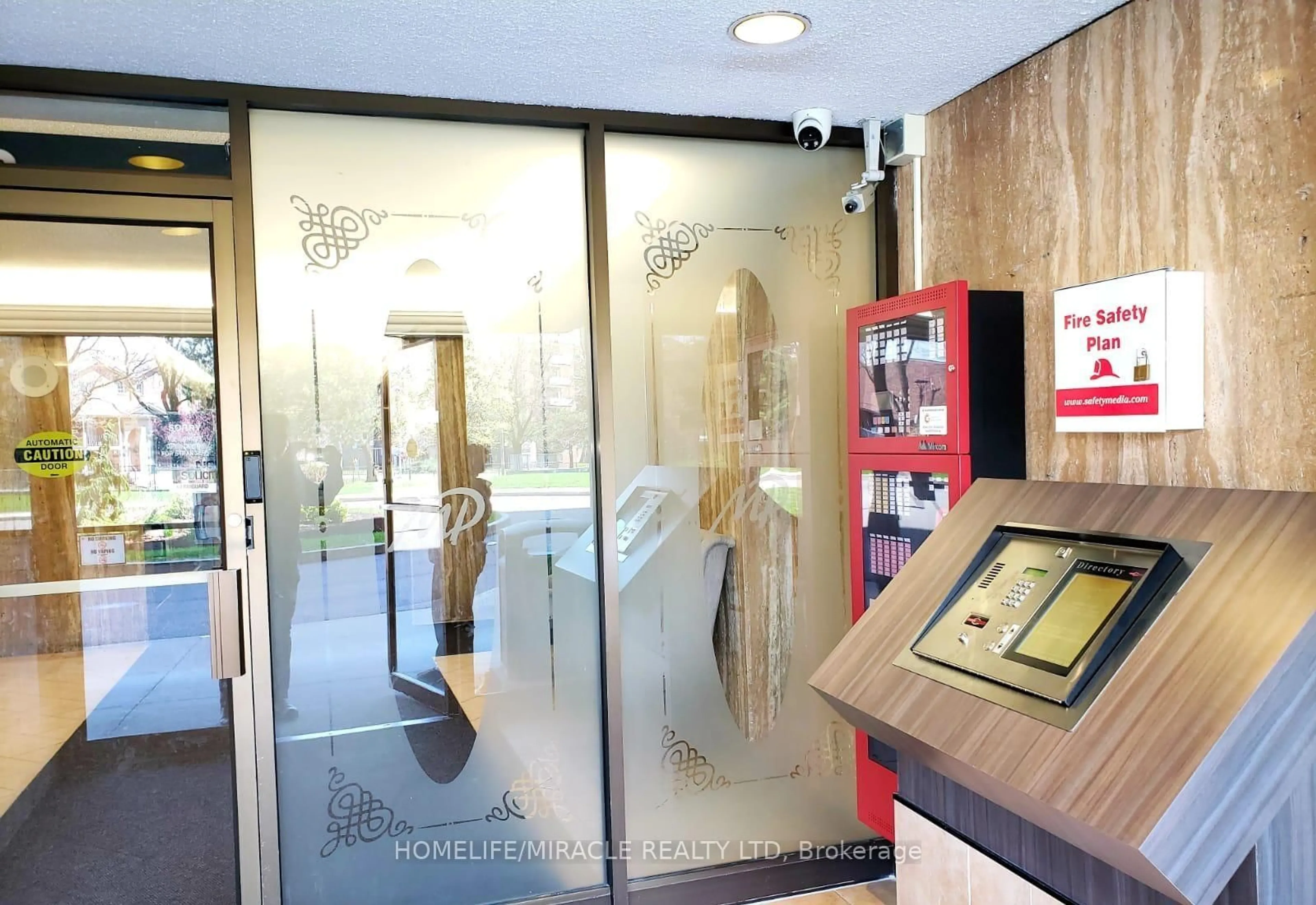 Indoor foyer for 121 Trudelle St #814, Toronto Ontario M1J 3K4