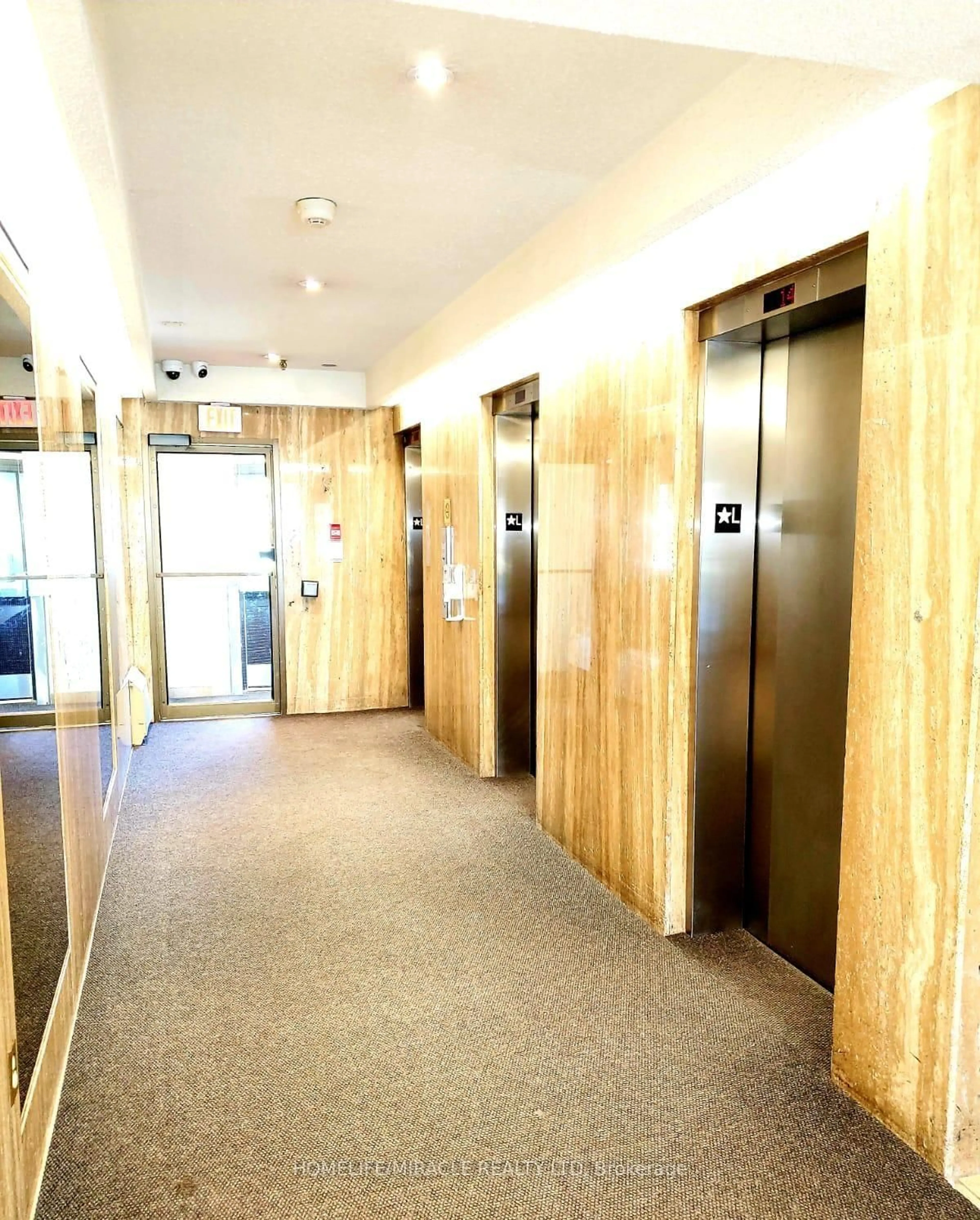 Indoor foyer for 121 Trudelle St #814, Toronto Ontario M1J 3K4