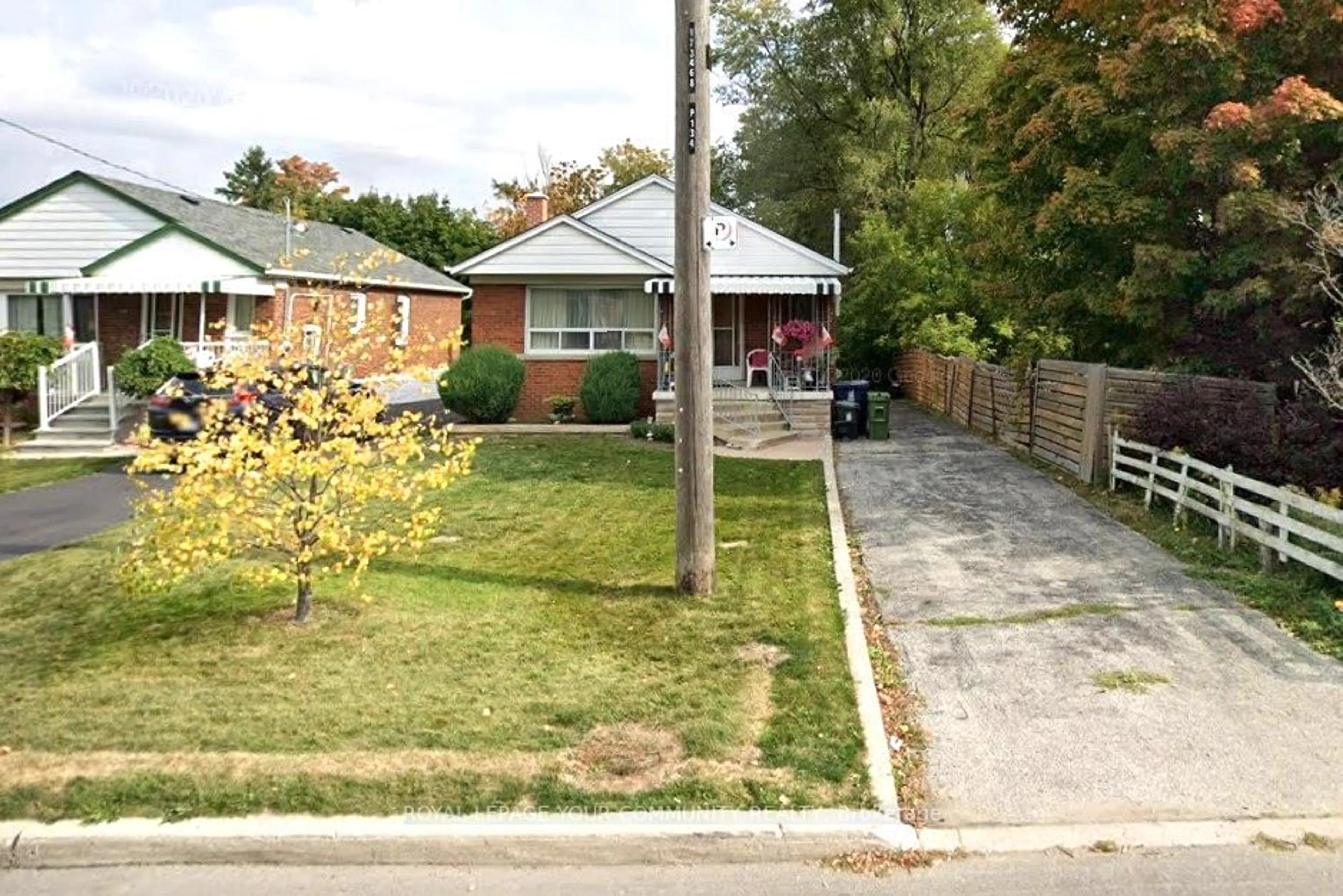 A pic from outside/outdoor area/front of a property/back of a property/a pic from drone, street for 134 Glenshephard Dr, Toronto Ontario M1K 4N6