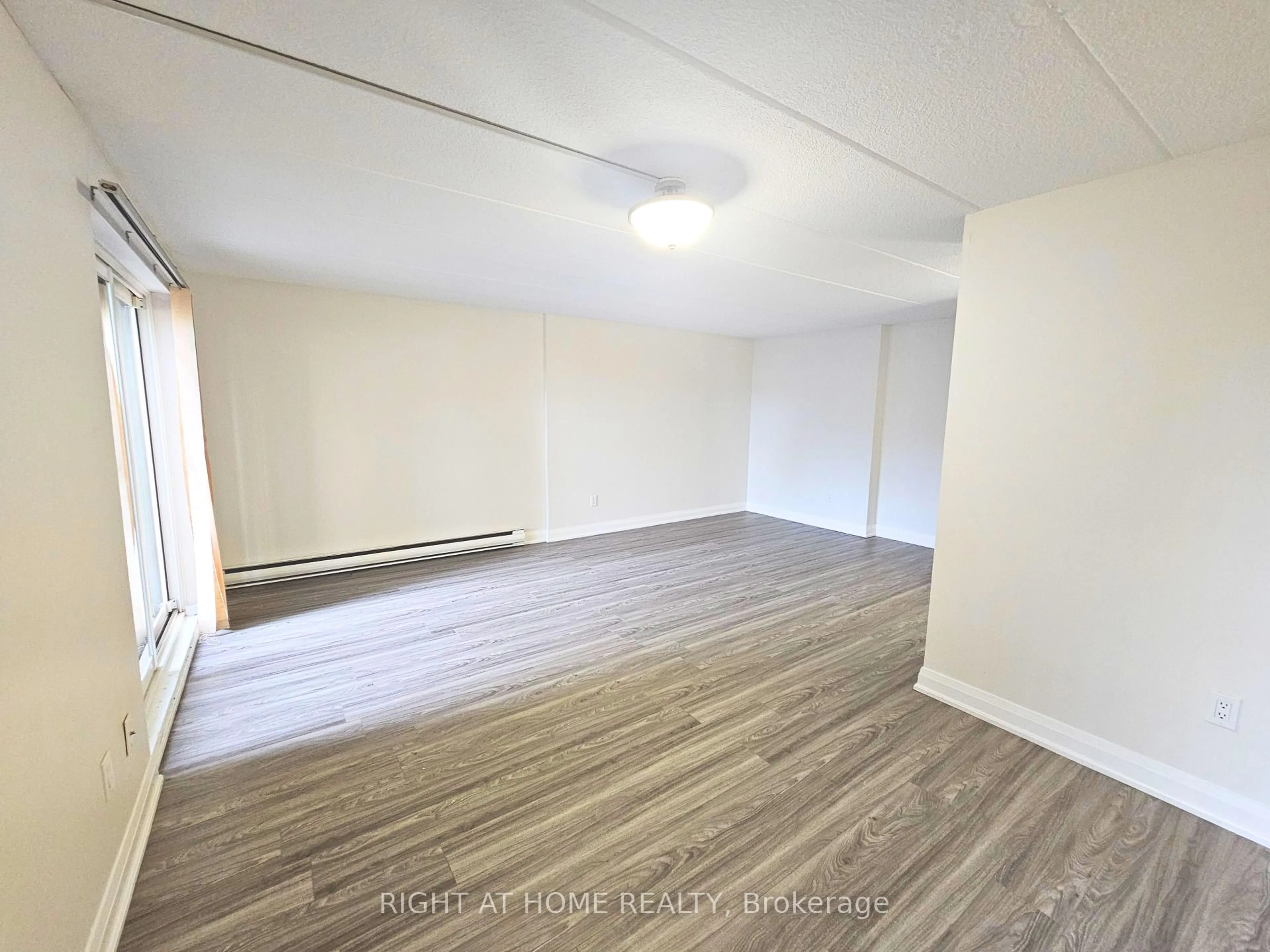 A pic of a room for 53 Taunton Rd #61, Oshawa Ontario L1G 3T6