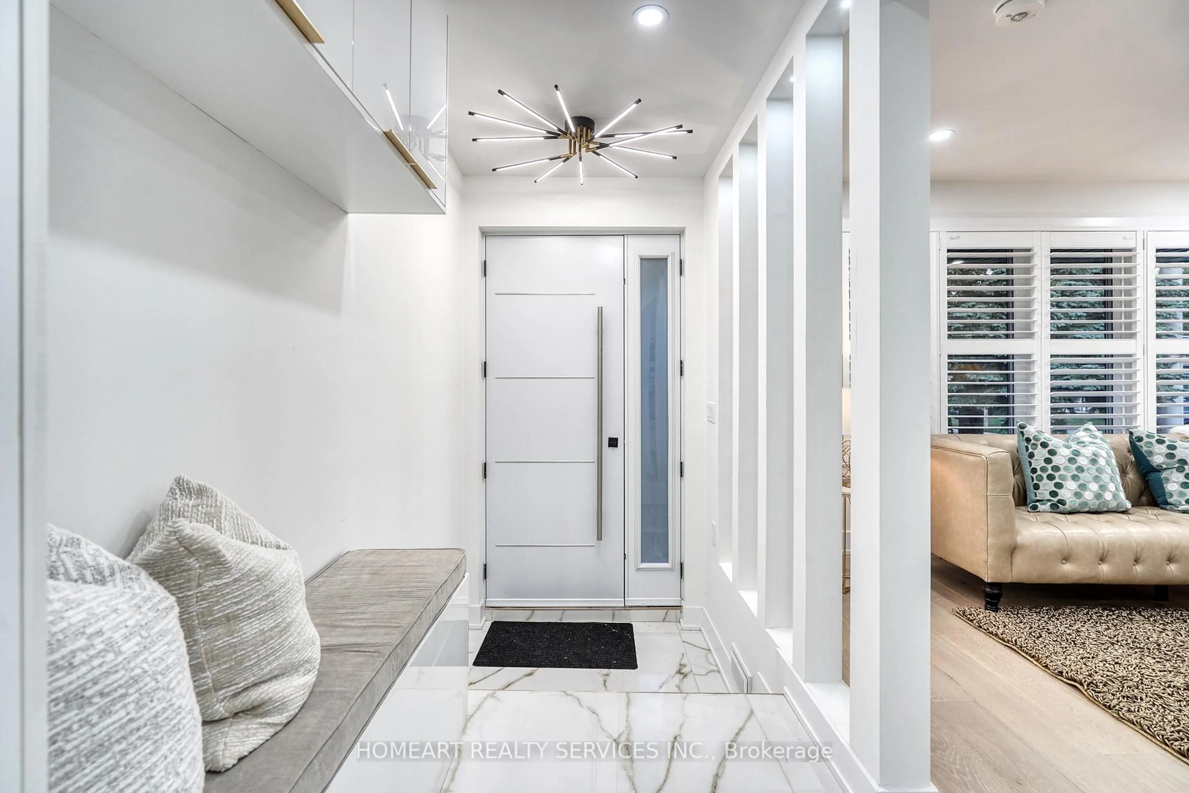 Indoor entryway for 35 Munford Cres, Toronto Ontario M4B 1B9