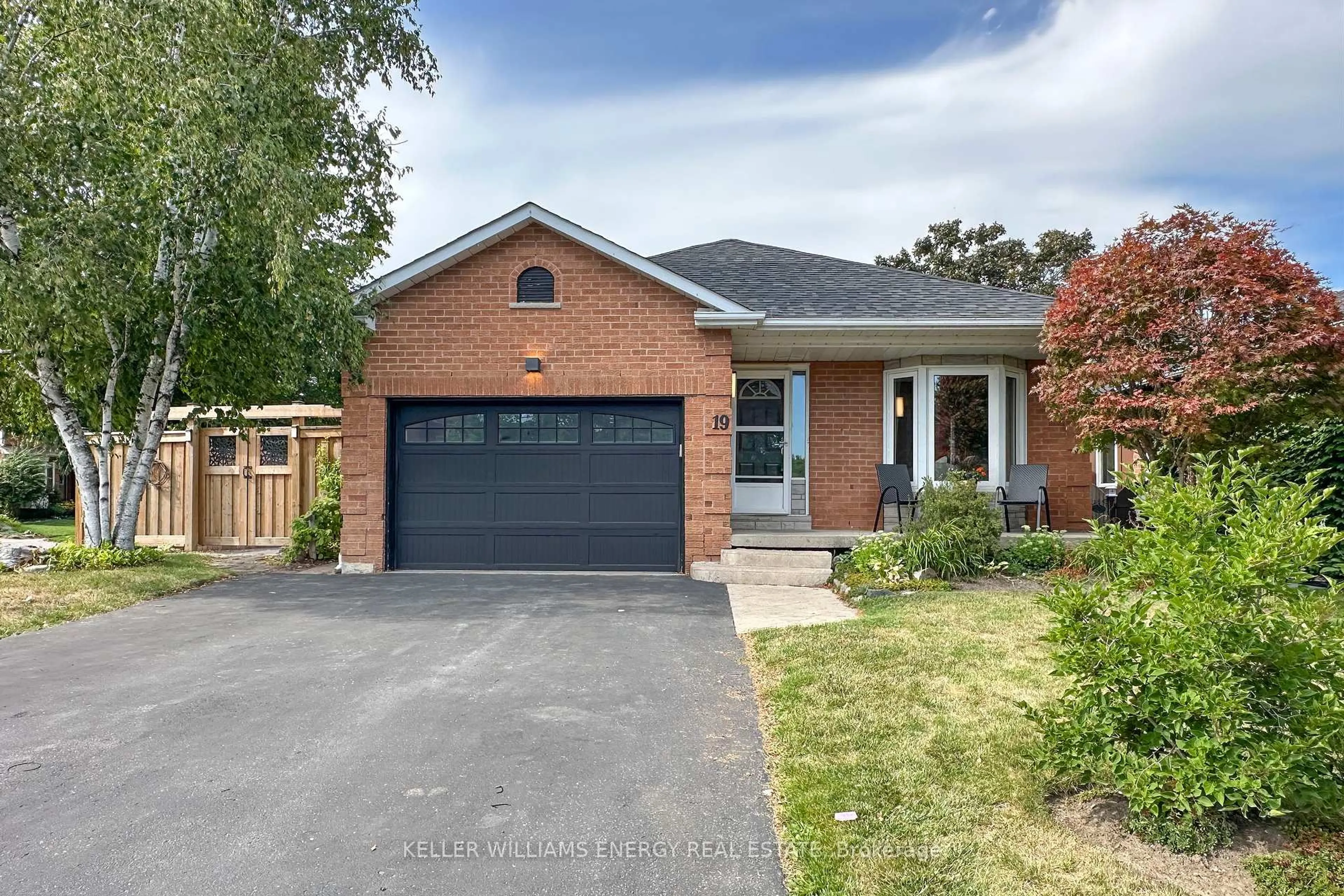 Home with brick exterior material, street for 19 Stephen Ave, Clarington Ontario L1E 1Z2