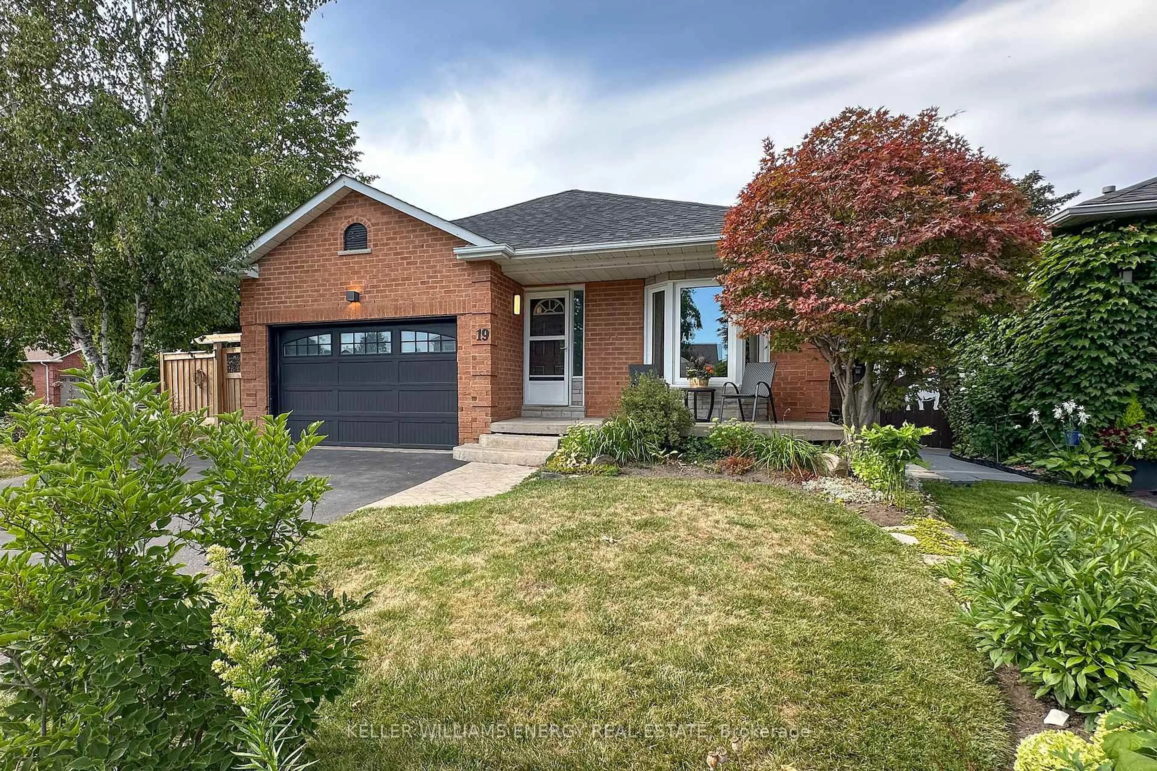 Home with brick exterior material, street for 19 Stephen Ave, Clarington Ontario L1E 1Z2