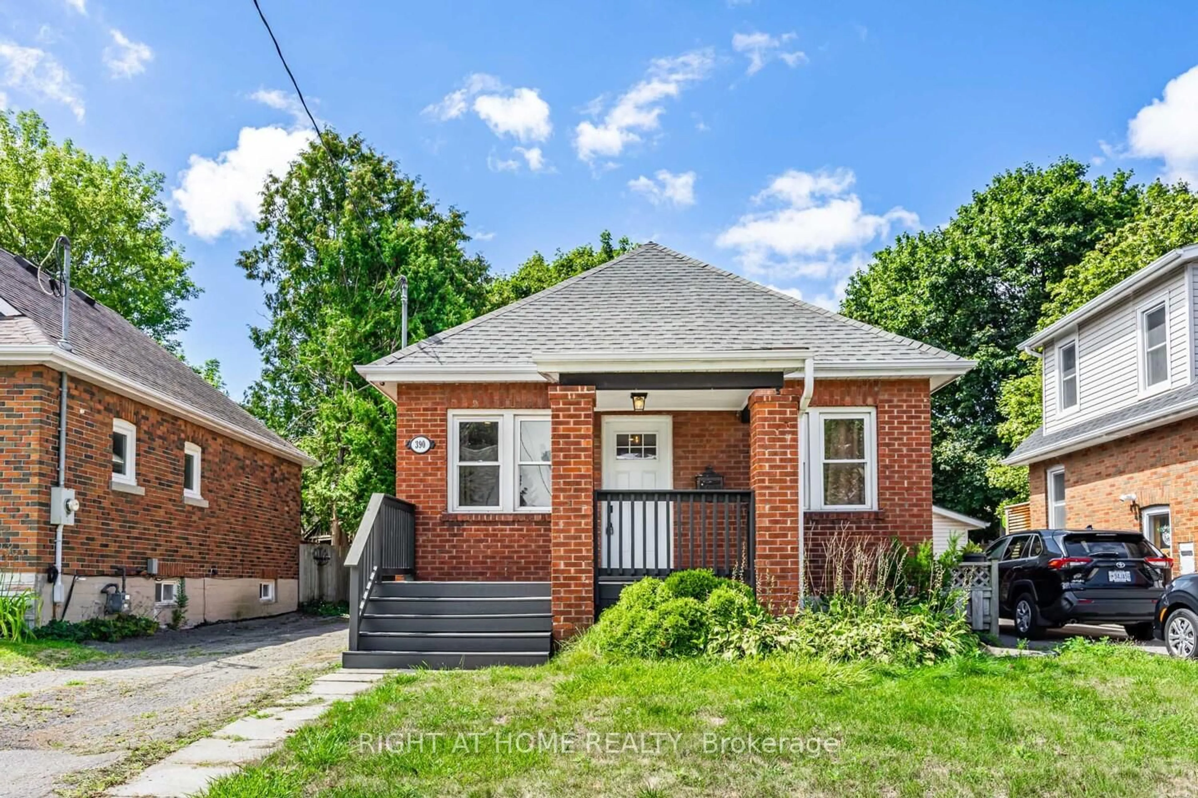 Home with brick exterior material, street for 390 Jarvis St, Oshawa Ontario L1G 5L2