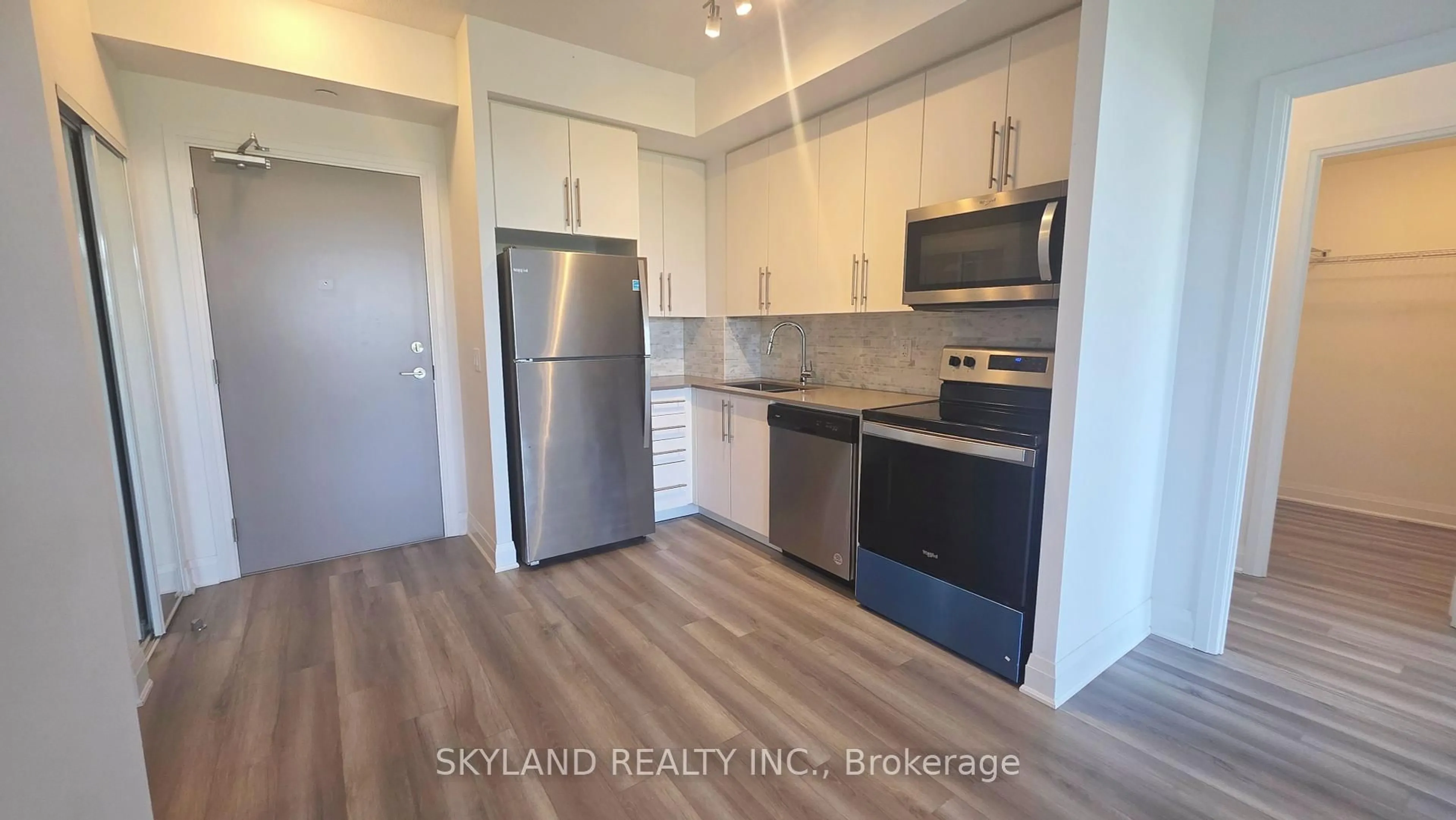 Standard kitchen, wood/laminate floor for 3220 Sheppard Ave #222, Toronto Ontario M1T 0B7