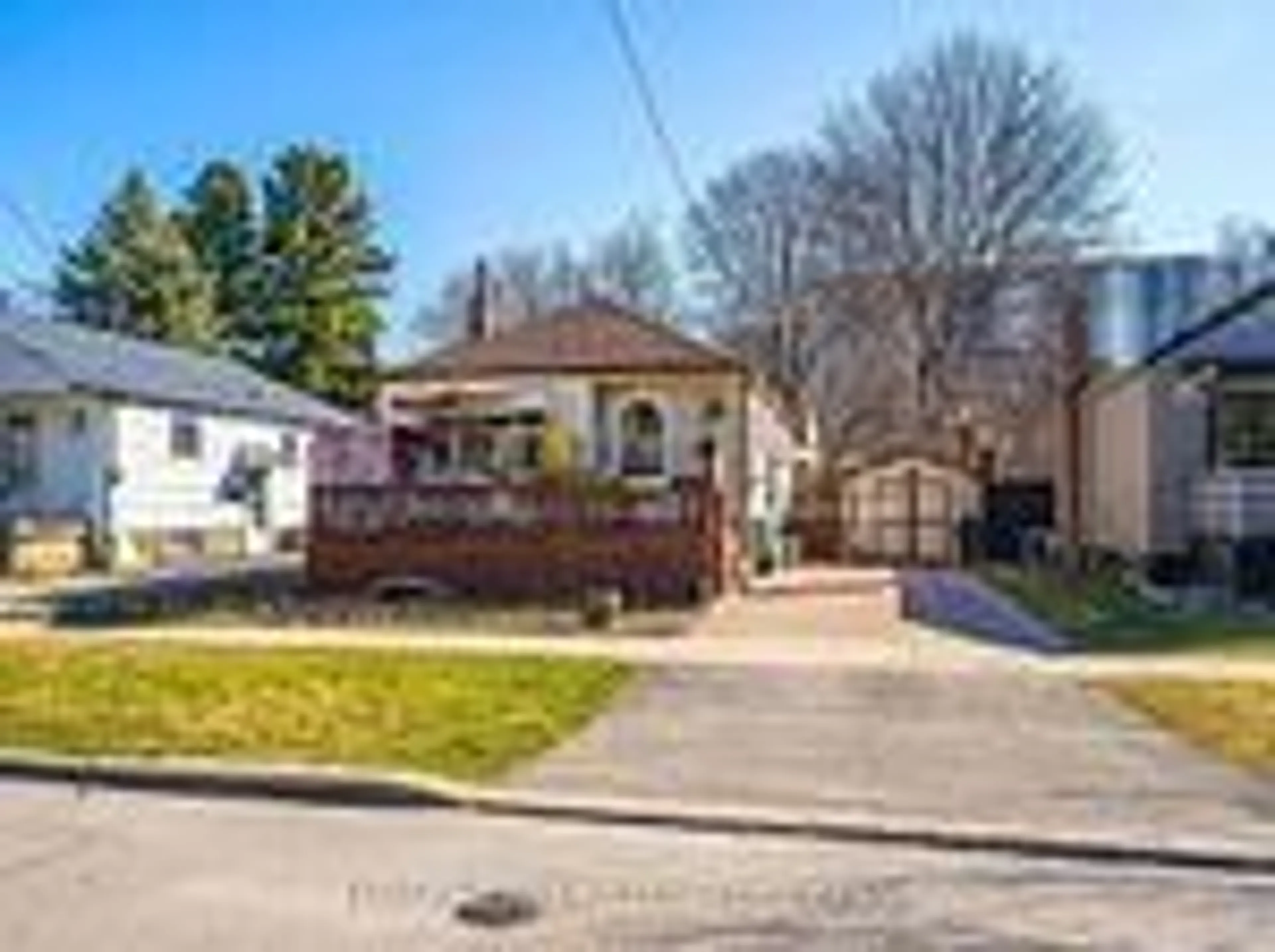 A pic from outside/outdoor area/front of a property/back of a property/a pic from drone, street for 5 Westbourne Ave, Toronto Ontario M1L 2X8