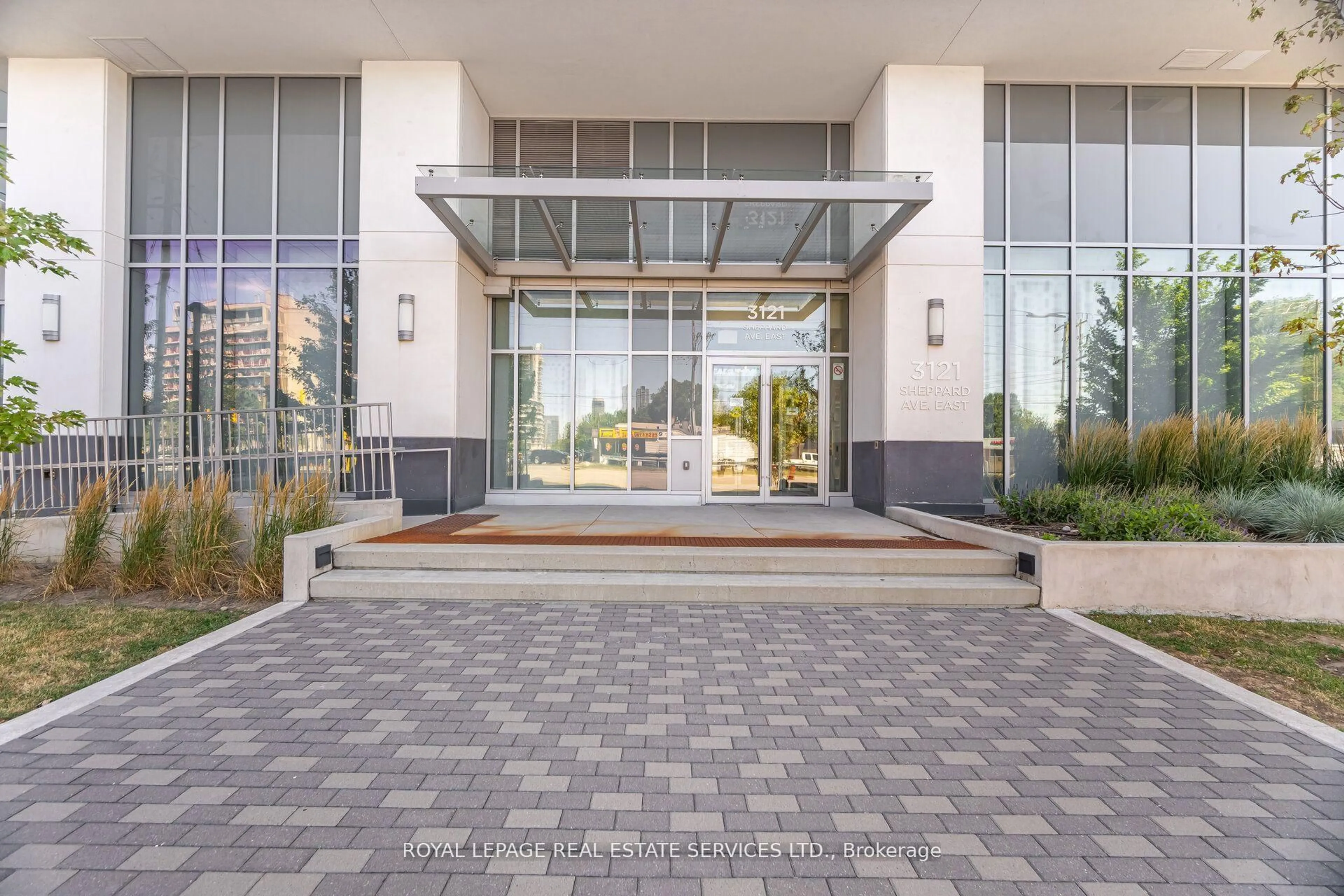 Indoor foyer for 3121 Sheppard Ave #2005, Toronto Ontario M1T 0B6
