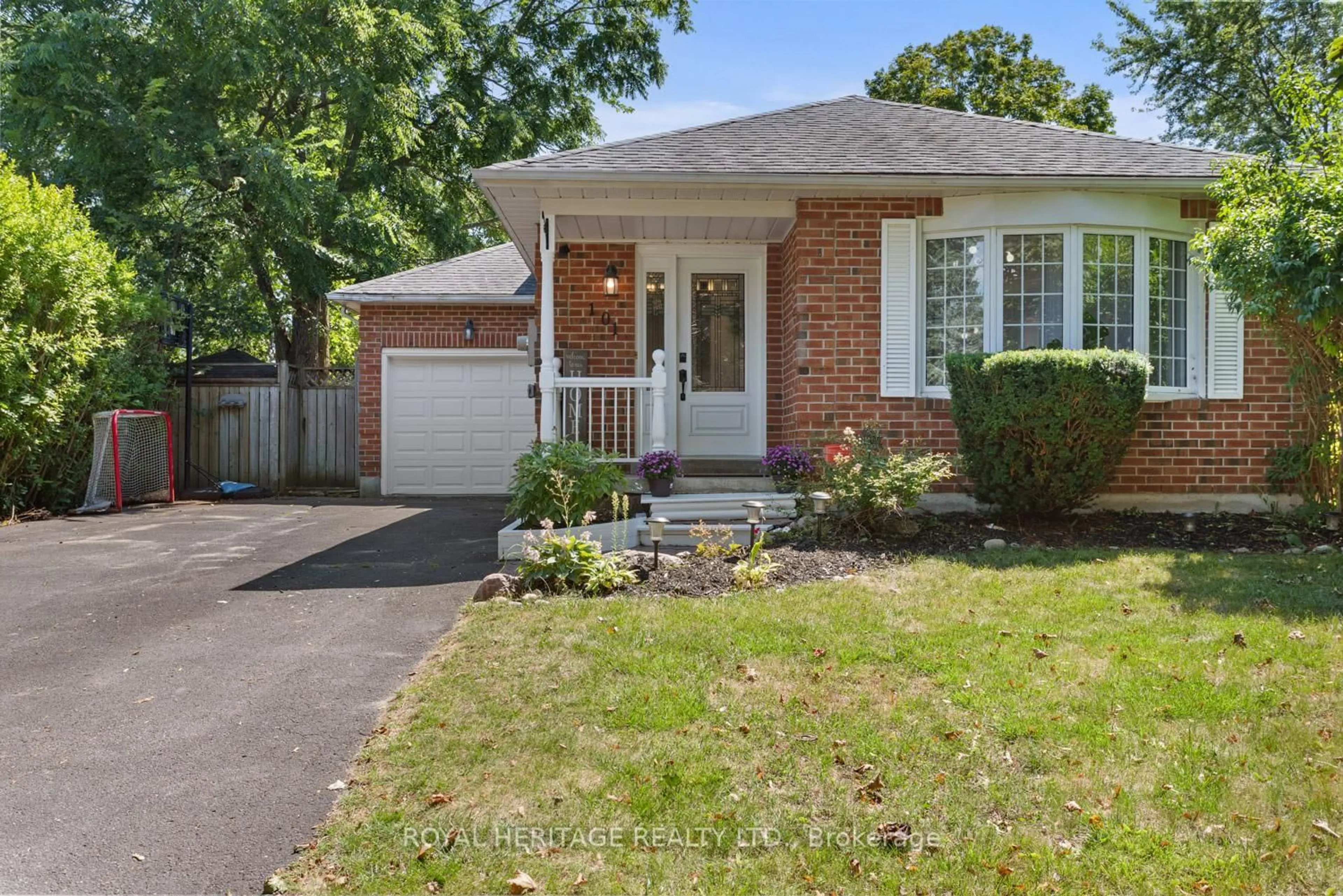 Home with brick exterior material, street for 101 Hart Blvd, Clarington Ontario L1B 1E4