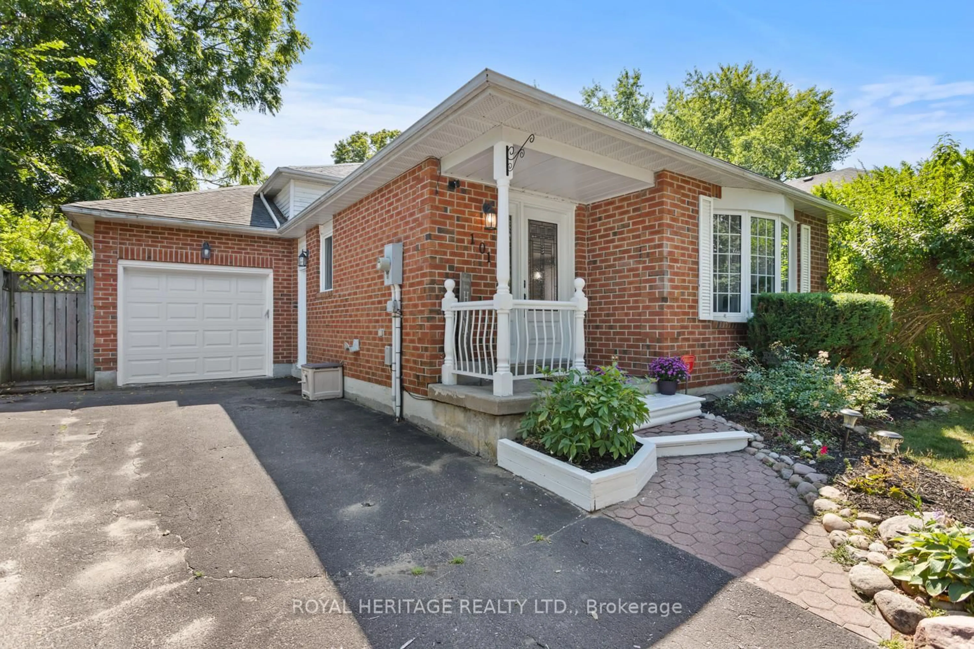Home with brick exterior material, street for 101 Hart Blvd, Clarington Ontario L1B 1E4