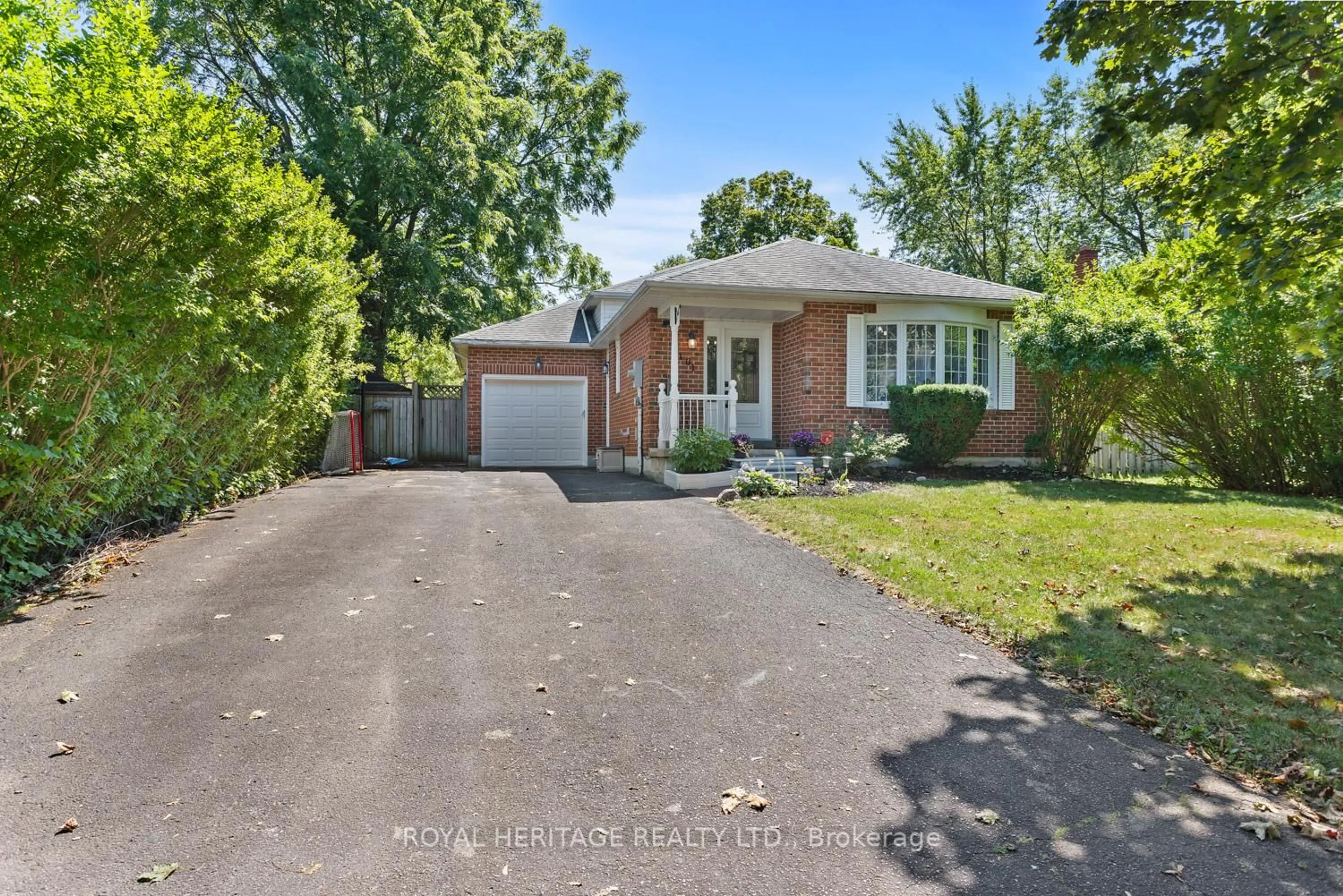 Home with brick exterior material, street for 101 Hart Blvd, Clarington Ontario L1B 1E4