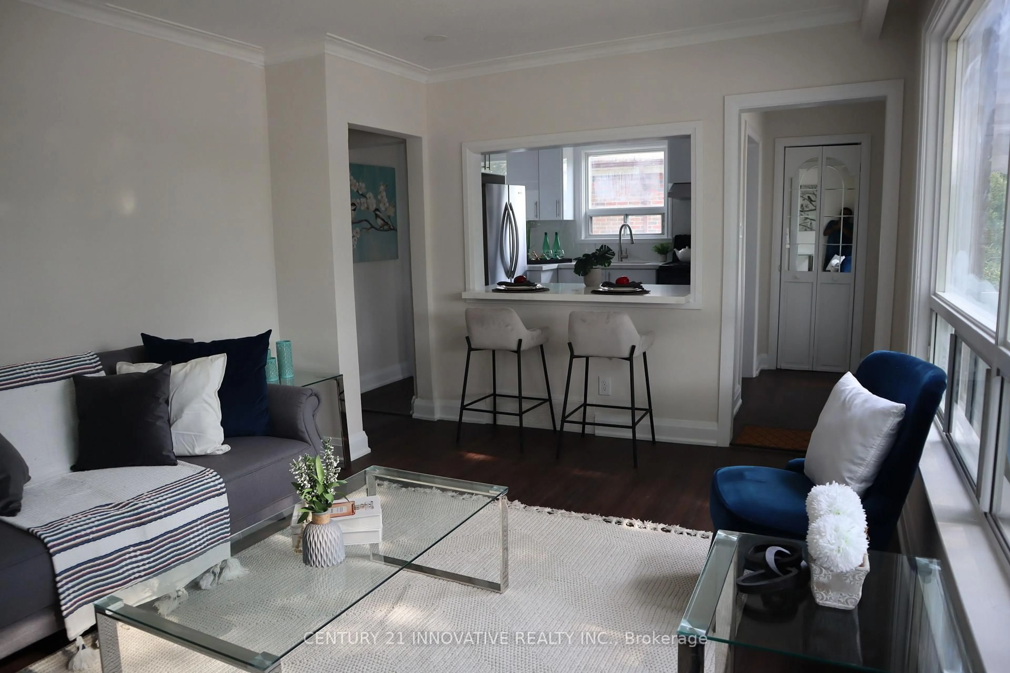 Living room with furniture, unknown for 703 Midland Ave, Toronto Ontario M1K 4E3