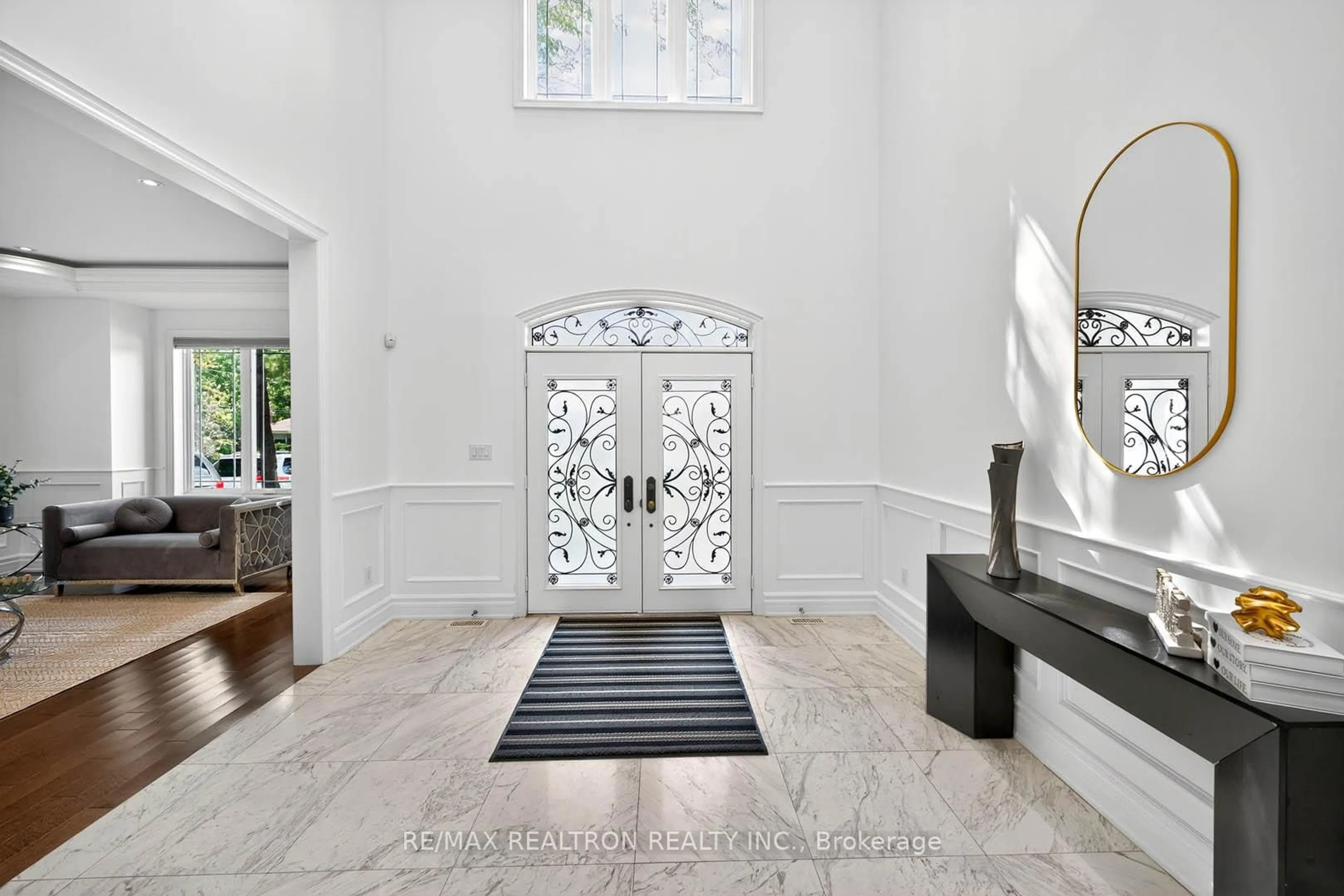 Indoor entryway for 63 Reidmount Ave, Toronto Ontario M1S 1B6