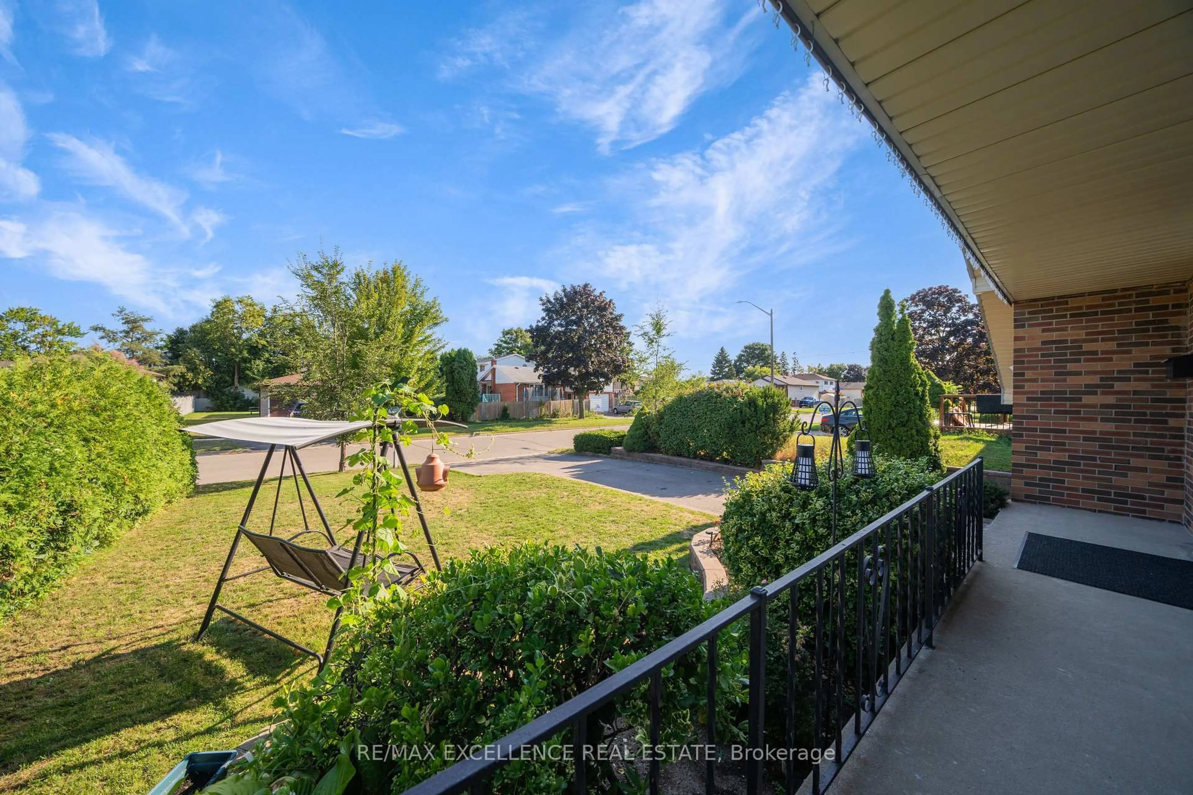 Patio, water/lake/river/ocean view for 110 Seneca Ave, Oshawa Ontario L1G 3V4