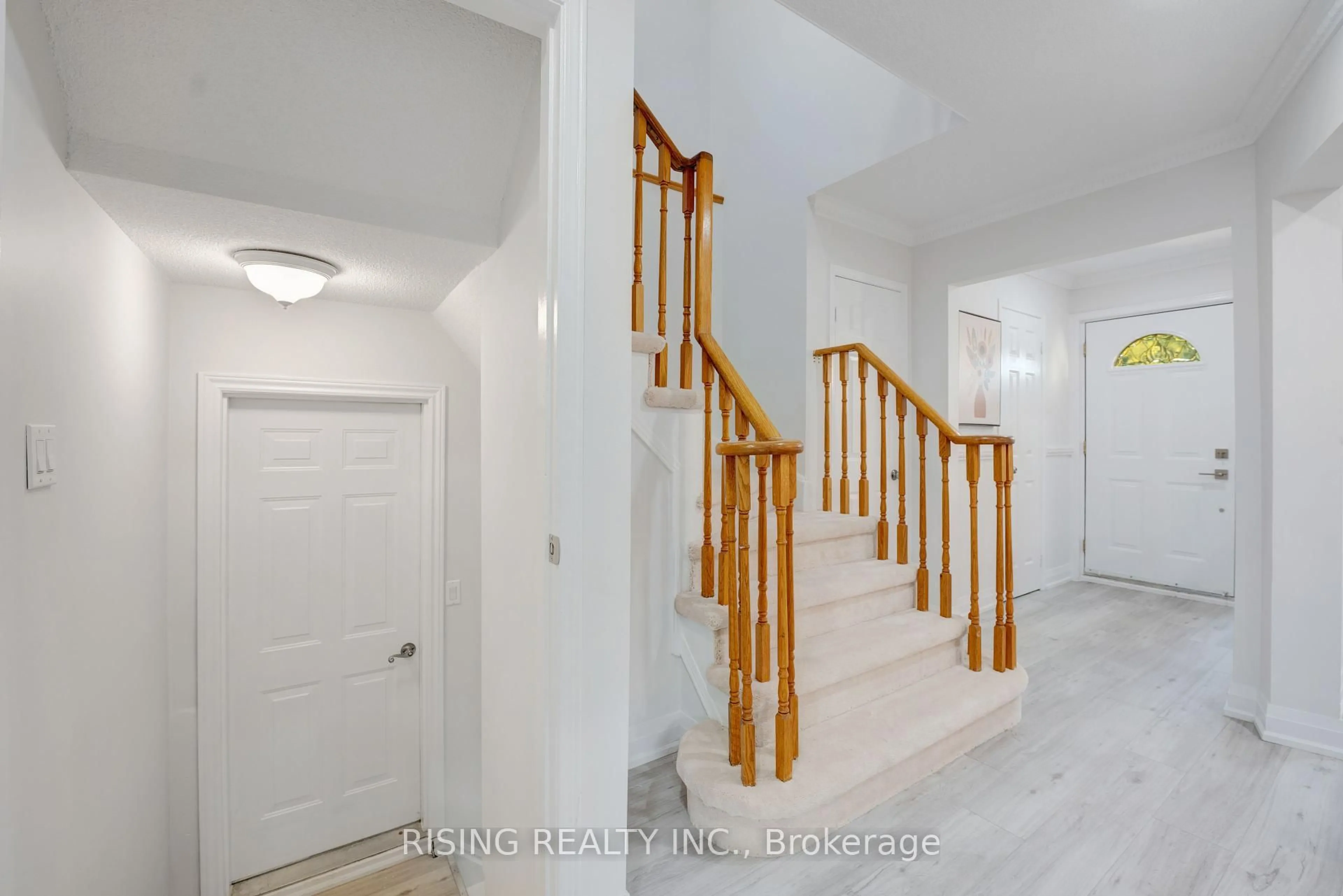 Indoor entryway for 882 Renaissance Dr, Oshawa Ontario L1J 8L1