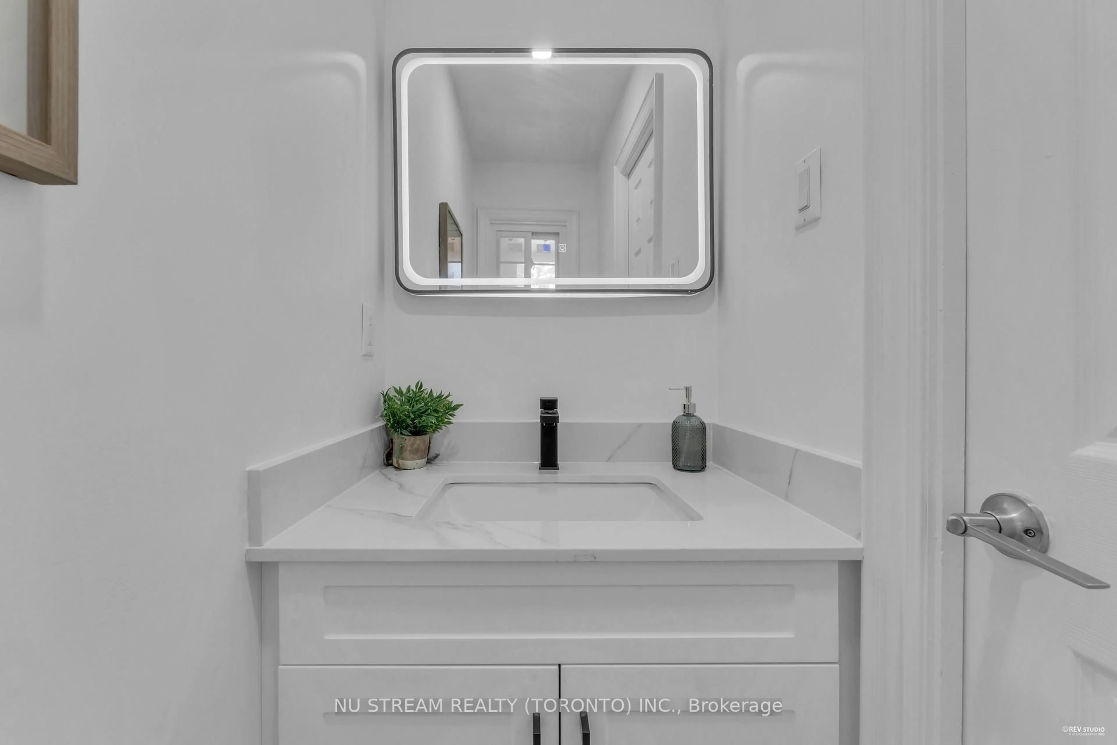 Contemporary bathroom, ceramic/tile floor for 26 Silbury Dr, Toronto Ontario M1V 2P3
