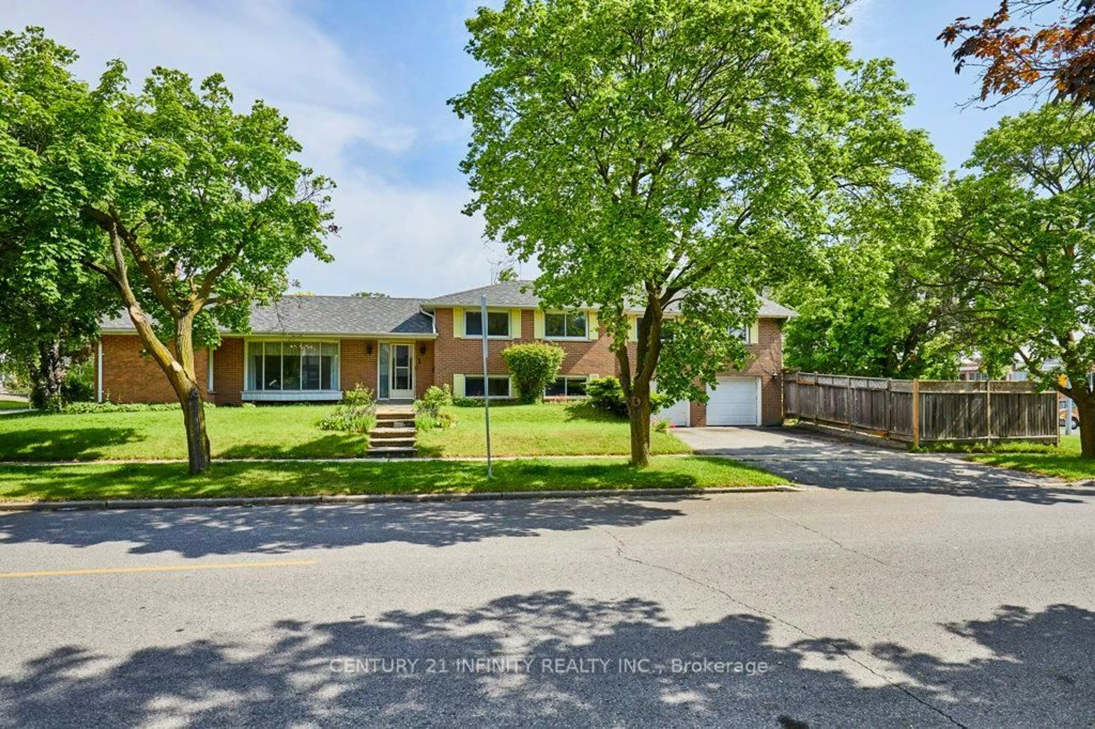 A pic from outside/outdoor area/front of a property/back of a property/a pic from drone, street for 1 Goodland Gate, Toronto Ontario M1S 1V4