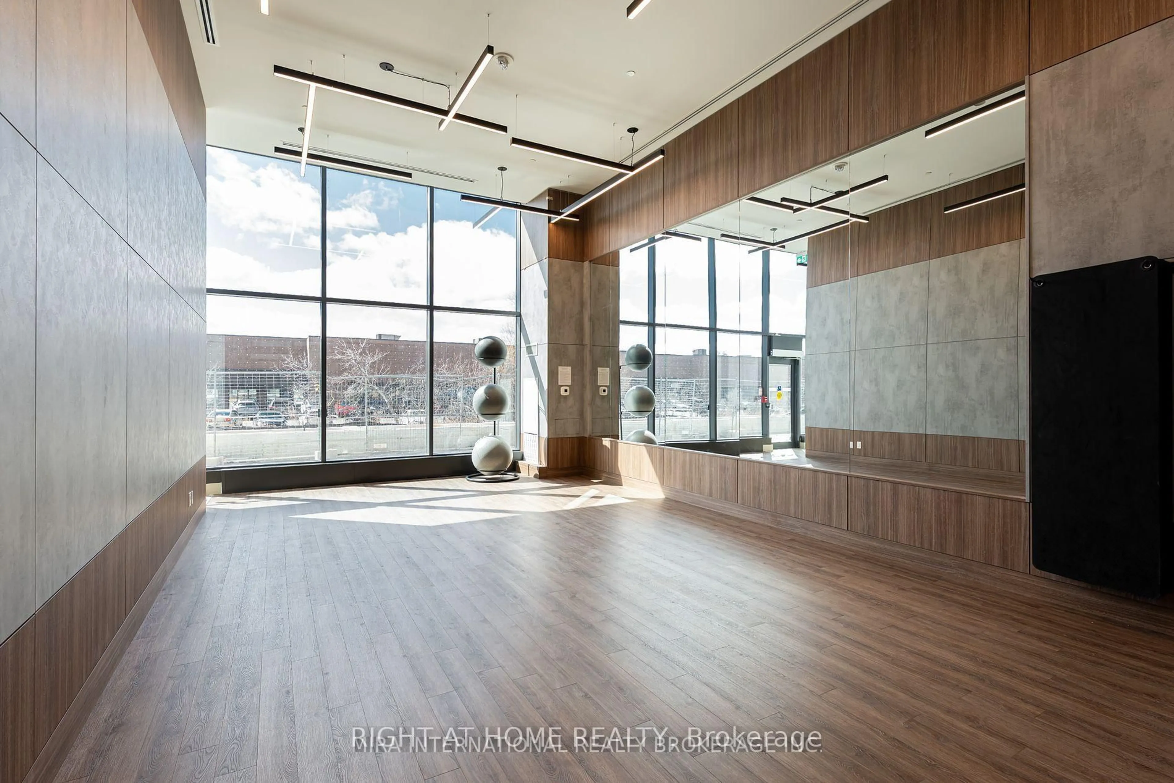 Indoor foyer for 1435 Celebration Dr #2204, Pickering Ontario L1W 0C4