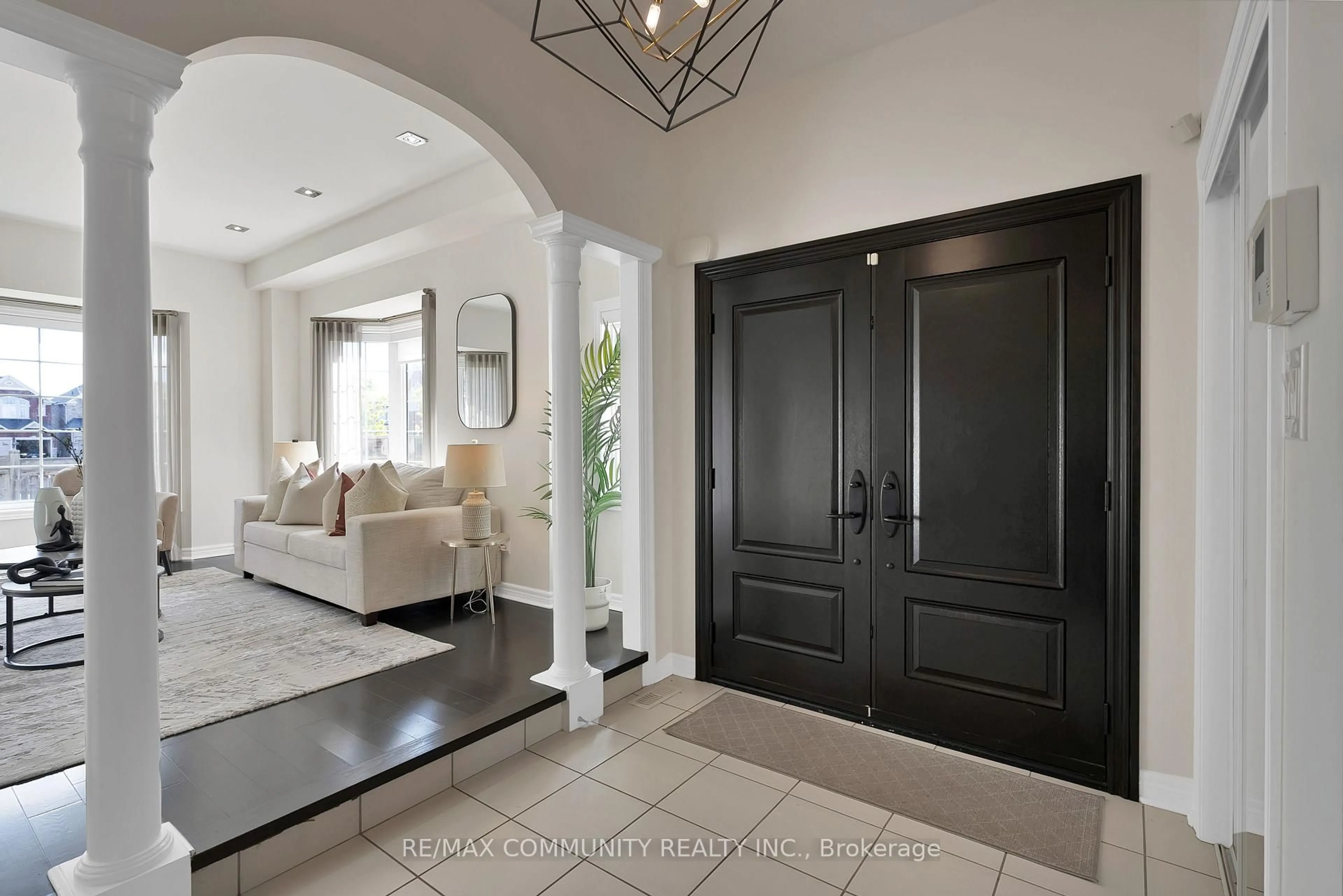 Indoor entryway for 62 McCourt Dr, Ajax Ontario L1Z 0C6