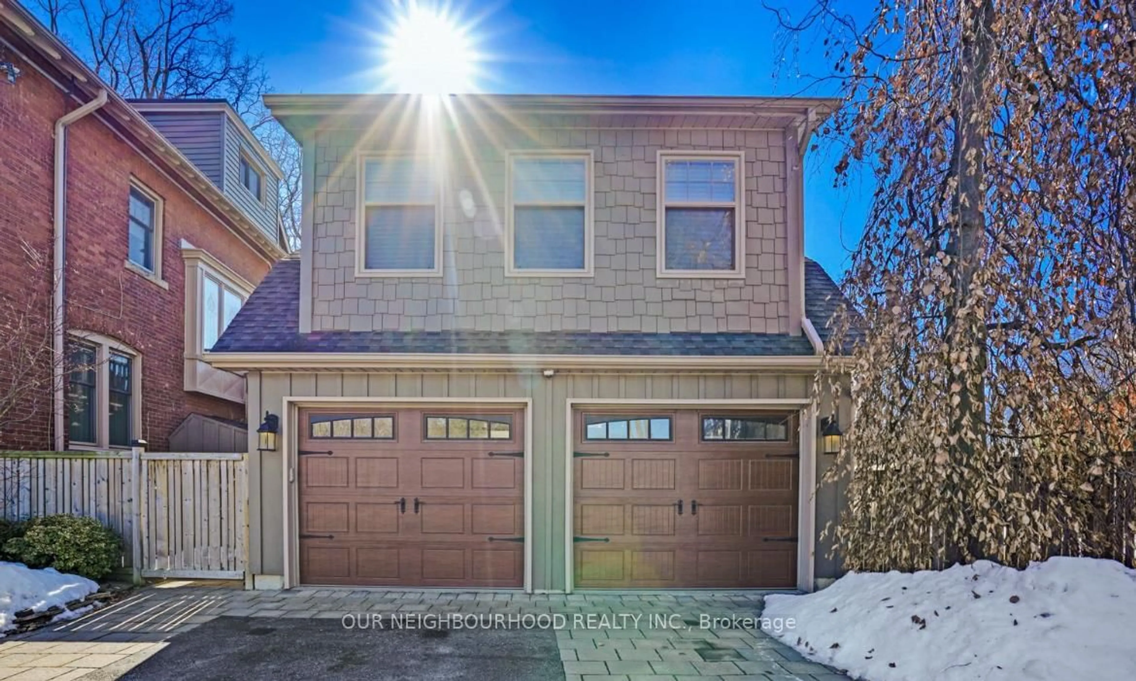 Indoor garage for 305 Trent St, Whitby Ontario L1N 1M3