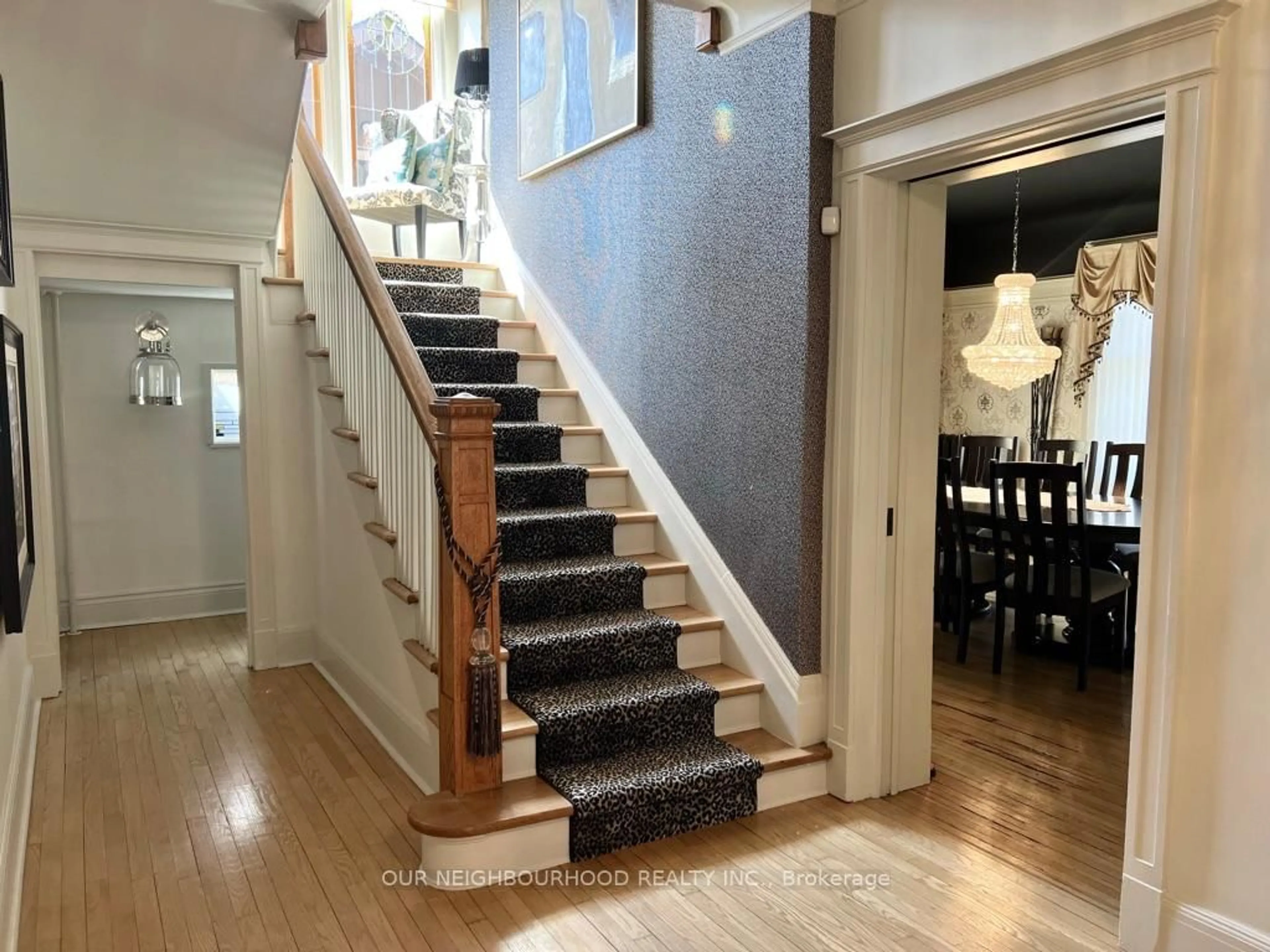 Stairs for 305 Trent St, Whitby Ontario L1N 1M3
