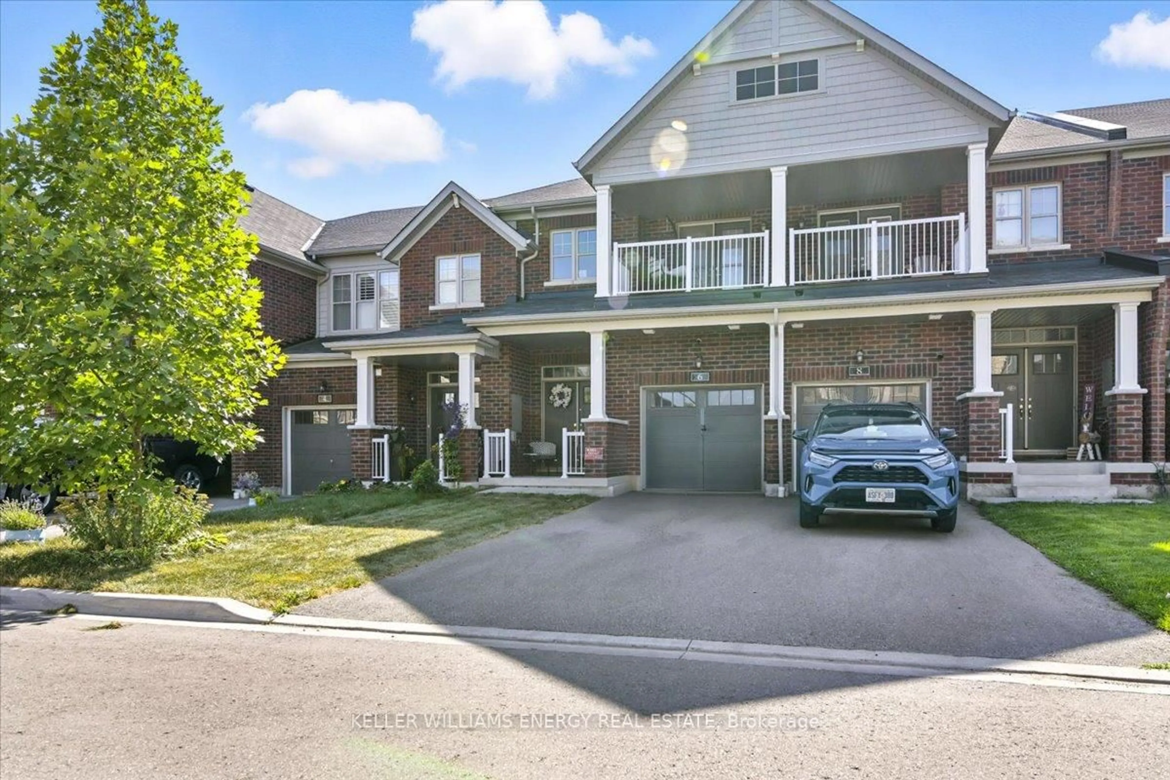 A pic from outside/outdoor area/front of a property/back of a property/a pic from drone, street for 6 Marlborough St, Whitby Ontario L1R 0R2