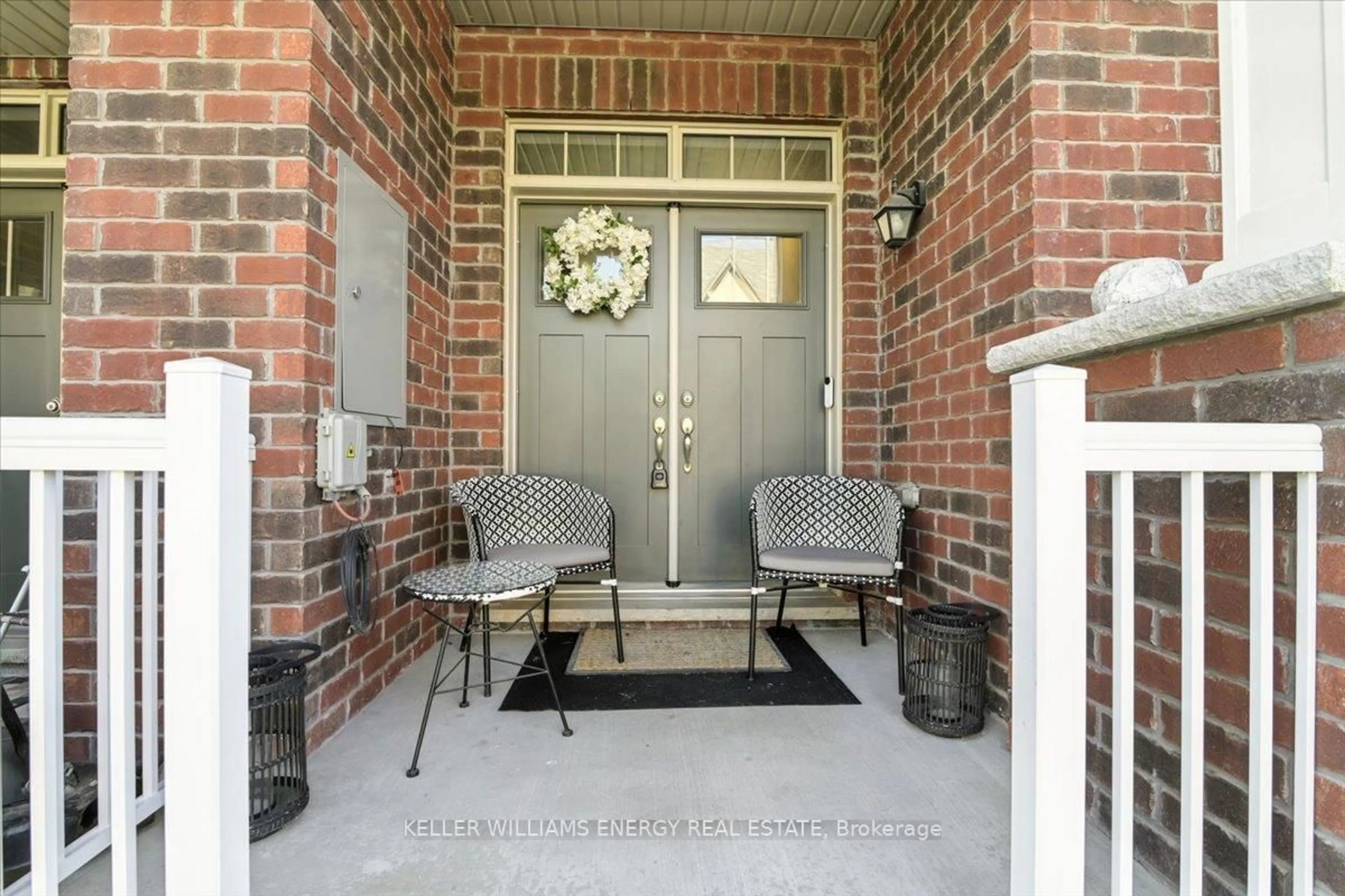 Indoor entryway for 6 Marlborough St, Whitby Ontario L1R 0R2