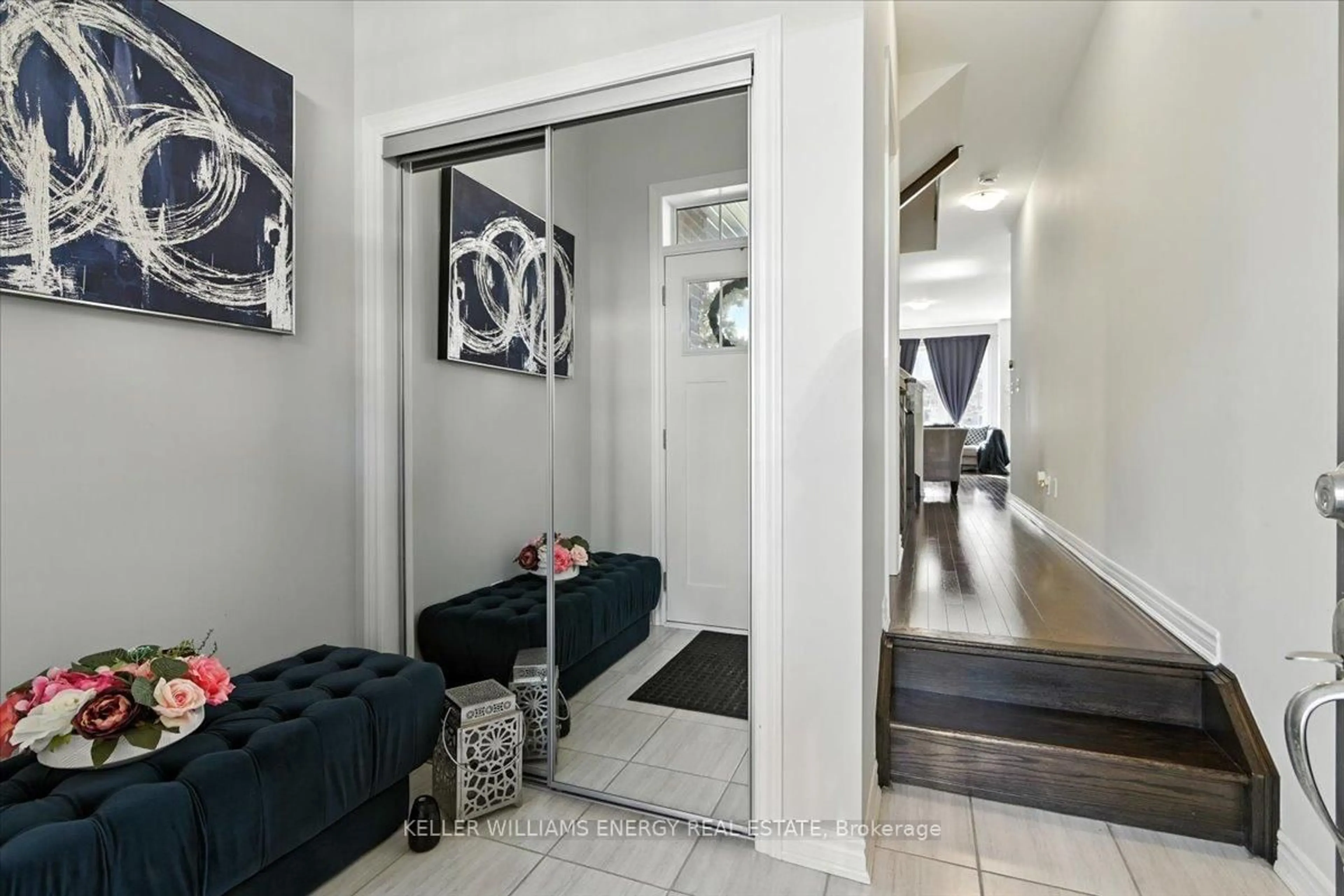 Indoor entryway for 6 Marlborough St, Whitby Ontario L1R 0R2