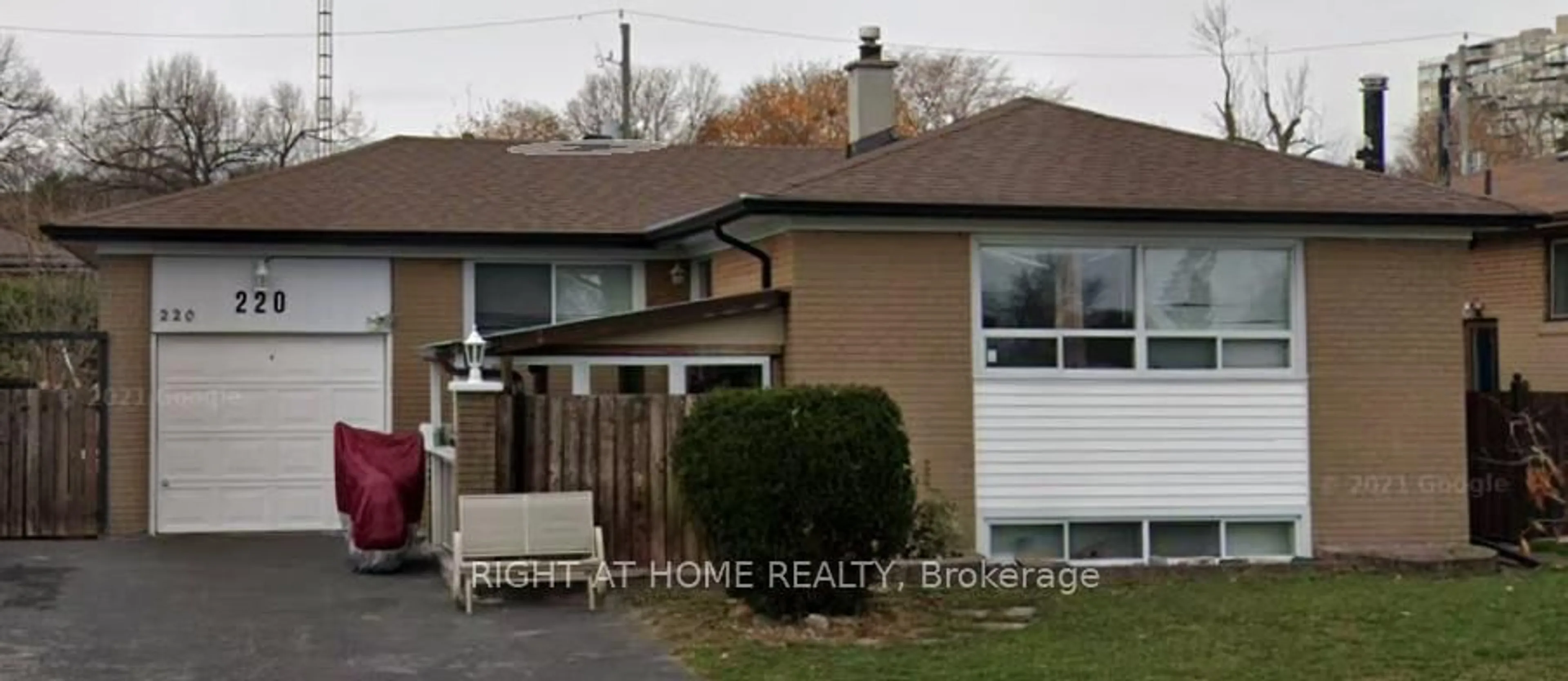 Home with vinyl exterior material, street for 220 Livingston Rd, Toronto Ontario M1E 1L7