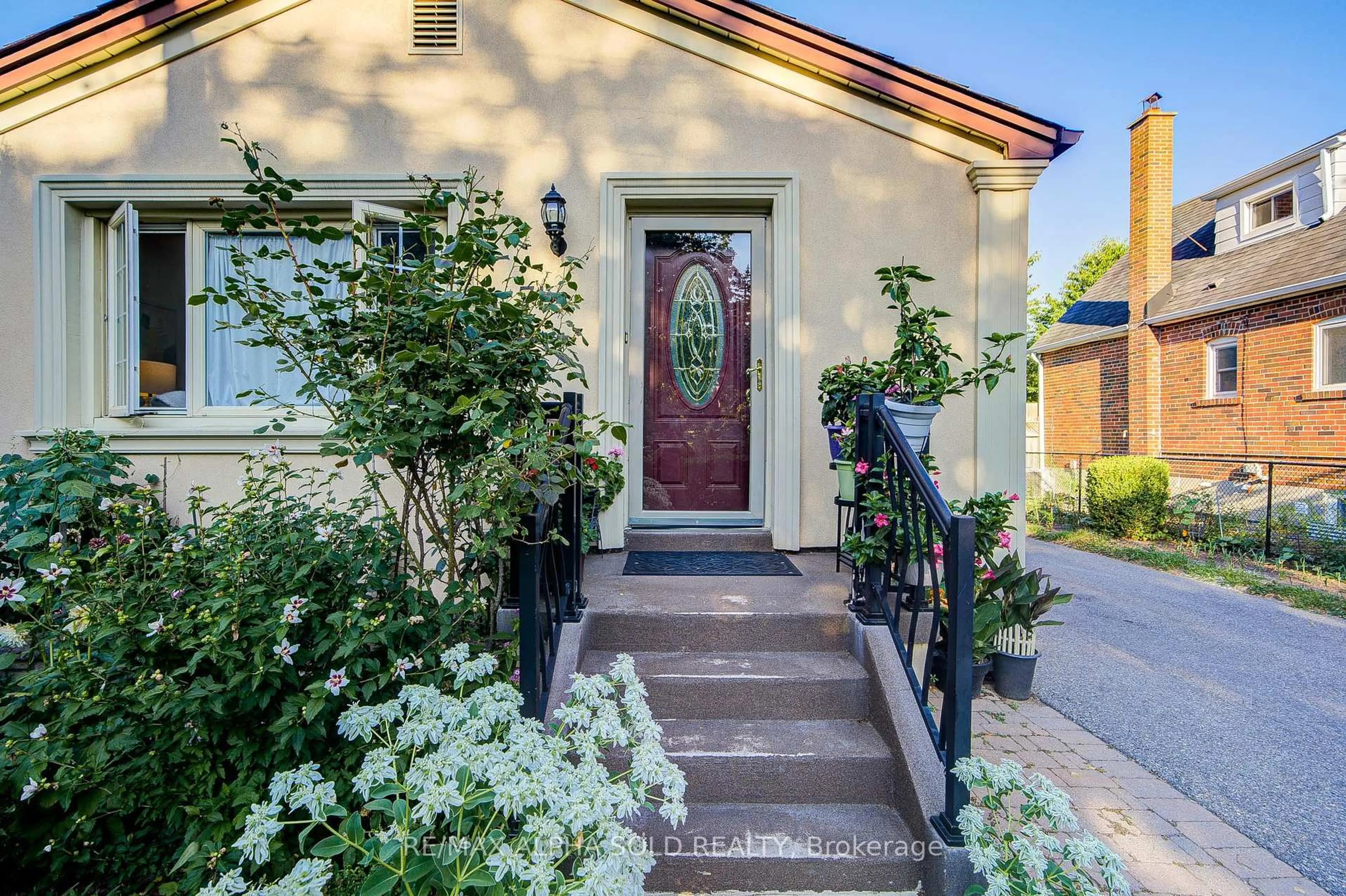 Indoor entryway for 71 Vauxhall Dr, Toronto Ontario M1P 1R1