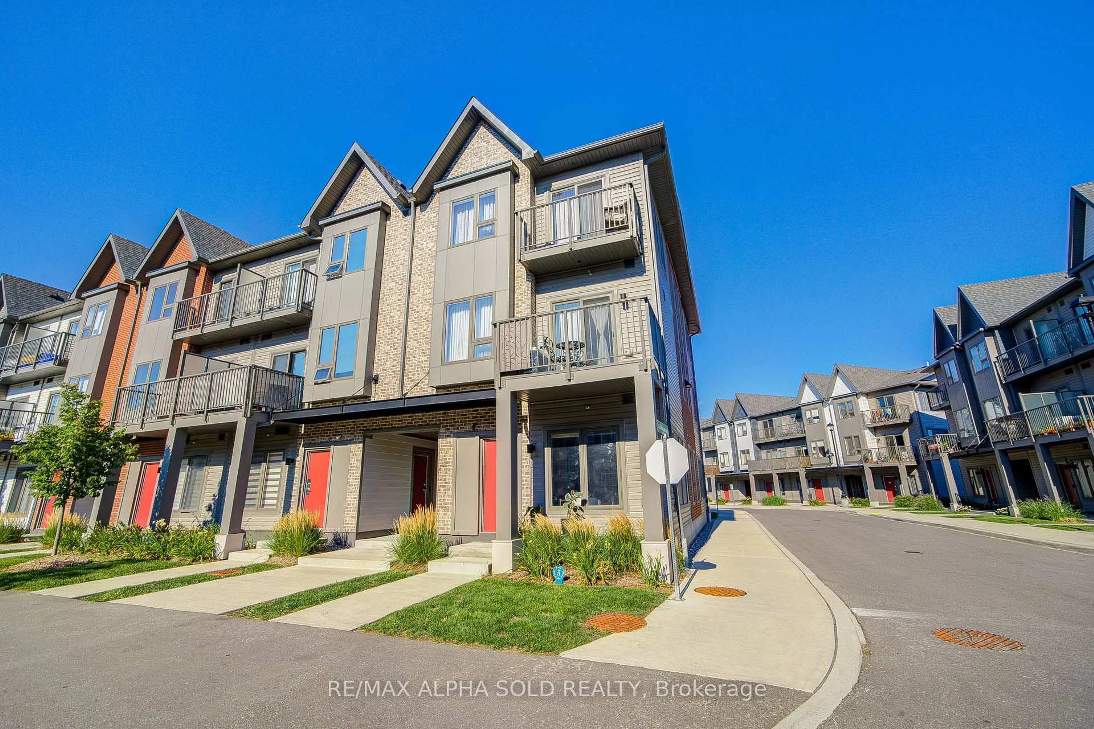 A pic from outside/outdoor area/front of a property/back of a property/a pic from drone, street for 2635 William Jackson Dr #415, Pickering Ontario L1X 0L4