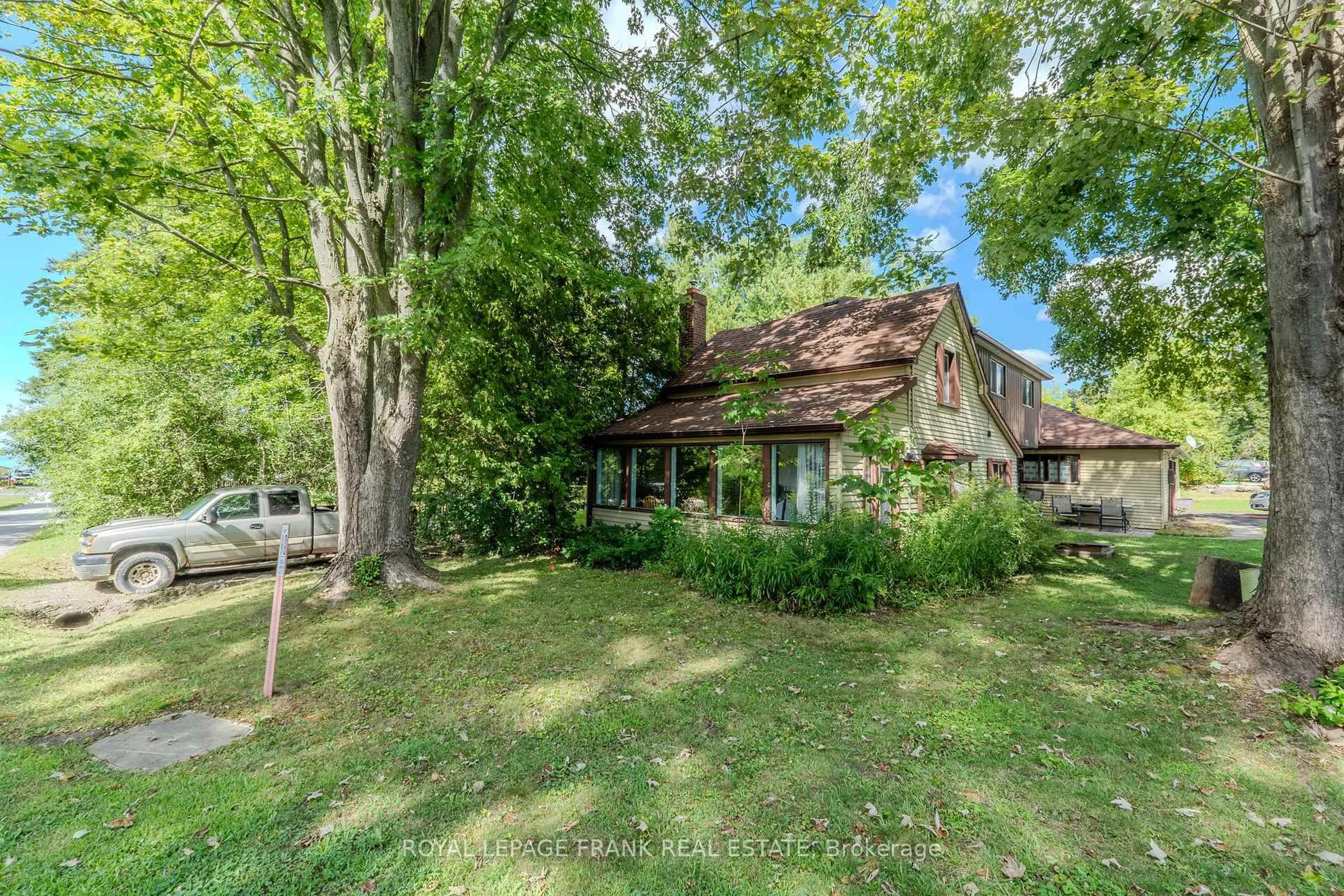 A pic from outside/outdoor area/front of a property/back of a property/a pic from drone, street for 91 Centre St, Scugog Ontario L0B 1E0