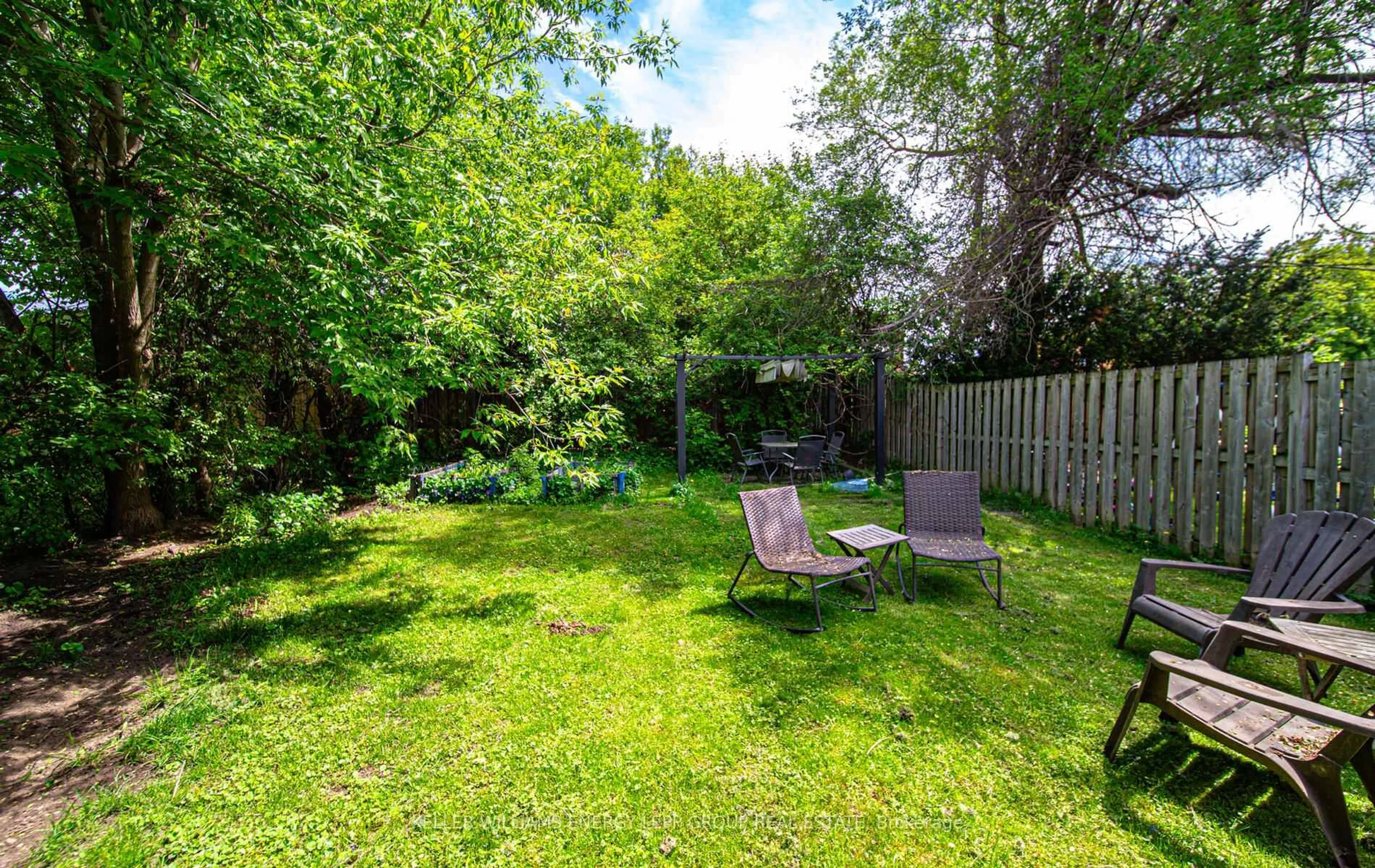 Patio, forest/trees view for 119 & 121 Lupin Dr, Whitby Ontario L1N 1X9