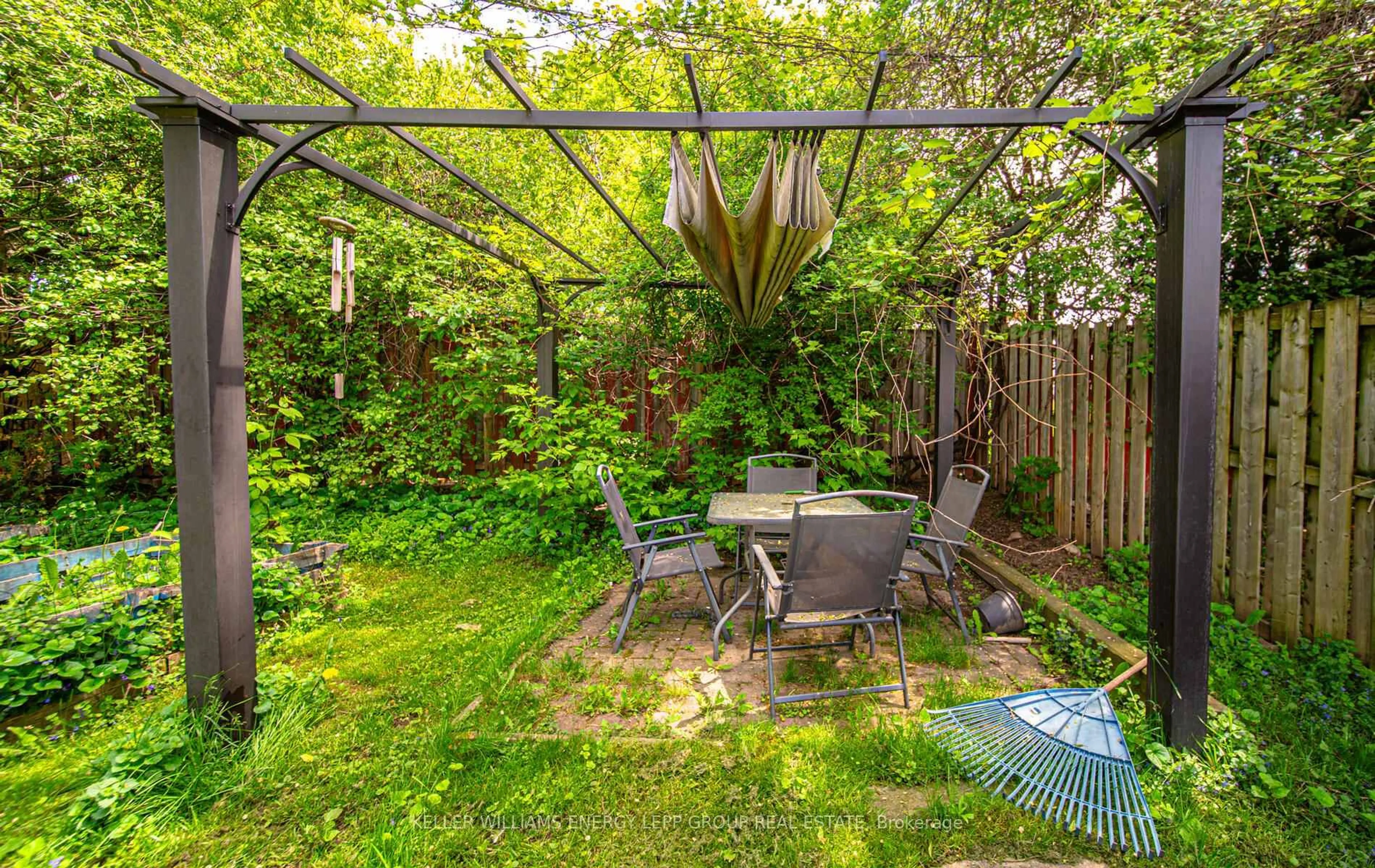 Patio, street for 119 & 121 Lupin Dr, Whitby Ontario L1N 1X9
