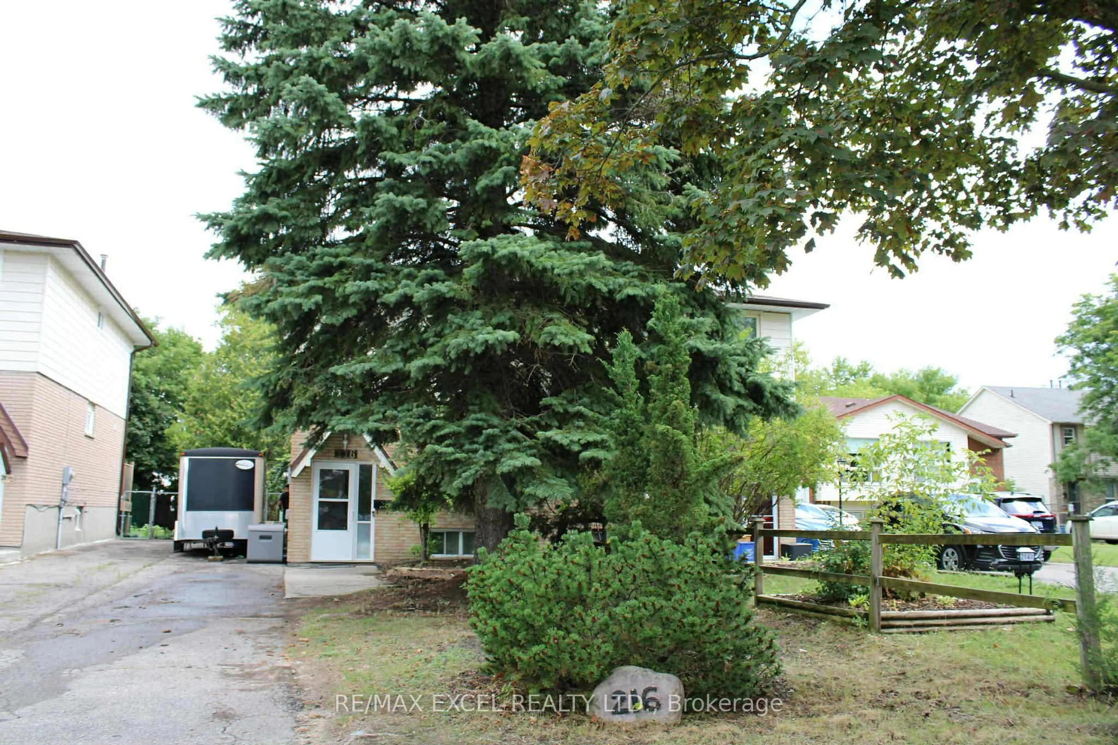 Unknown for 216 Northminster Crt, Oshawa Ontario L1G 3T3