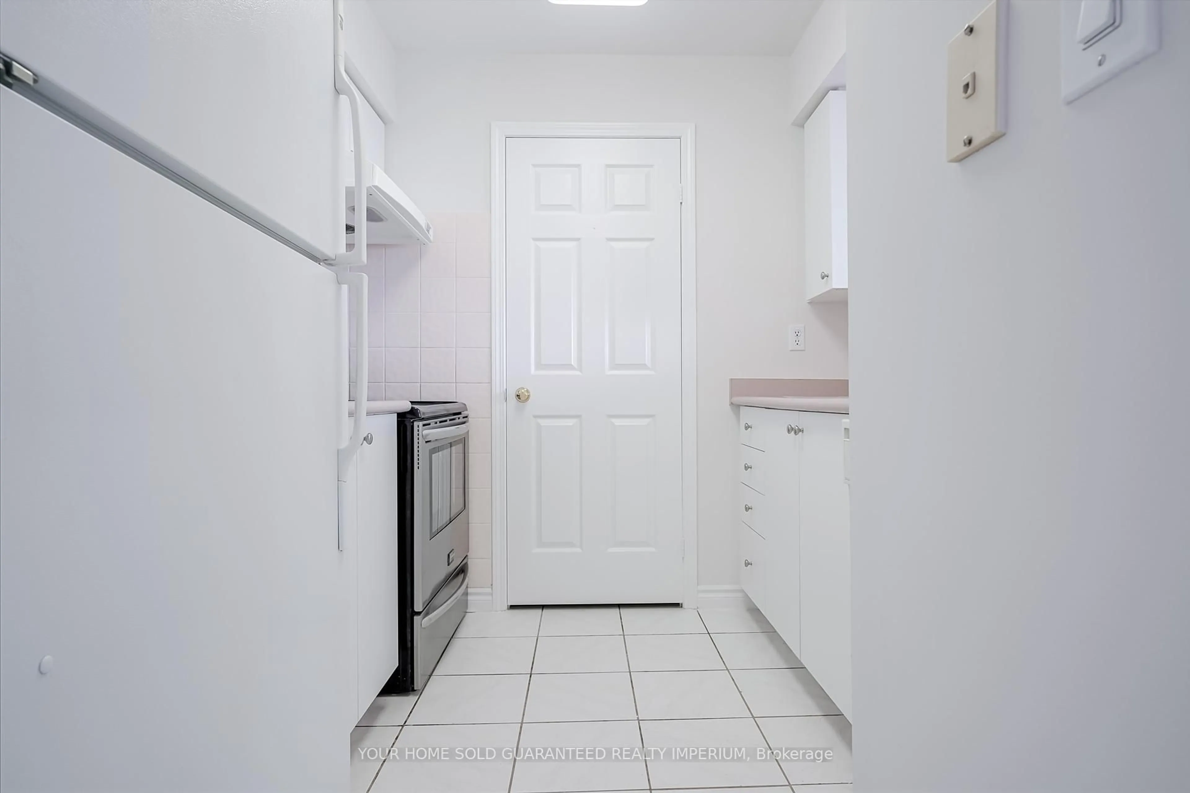 Standard kitchen, unknown for 5039 Finch Ave #1908, Toronto Ontario M1S 5J9