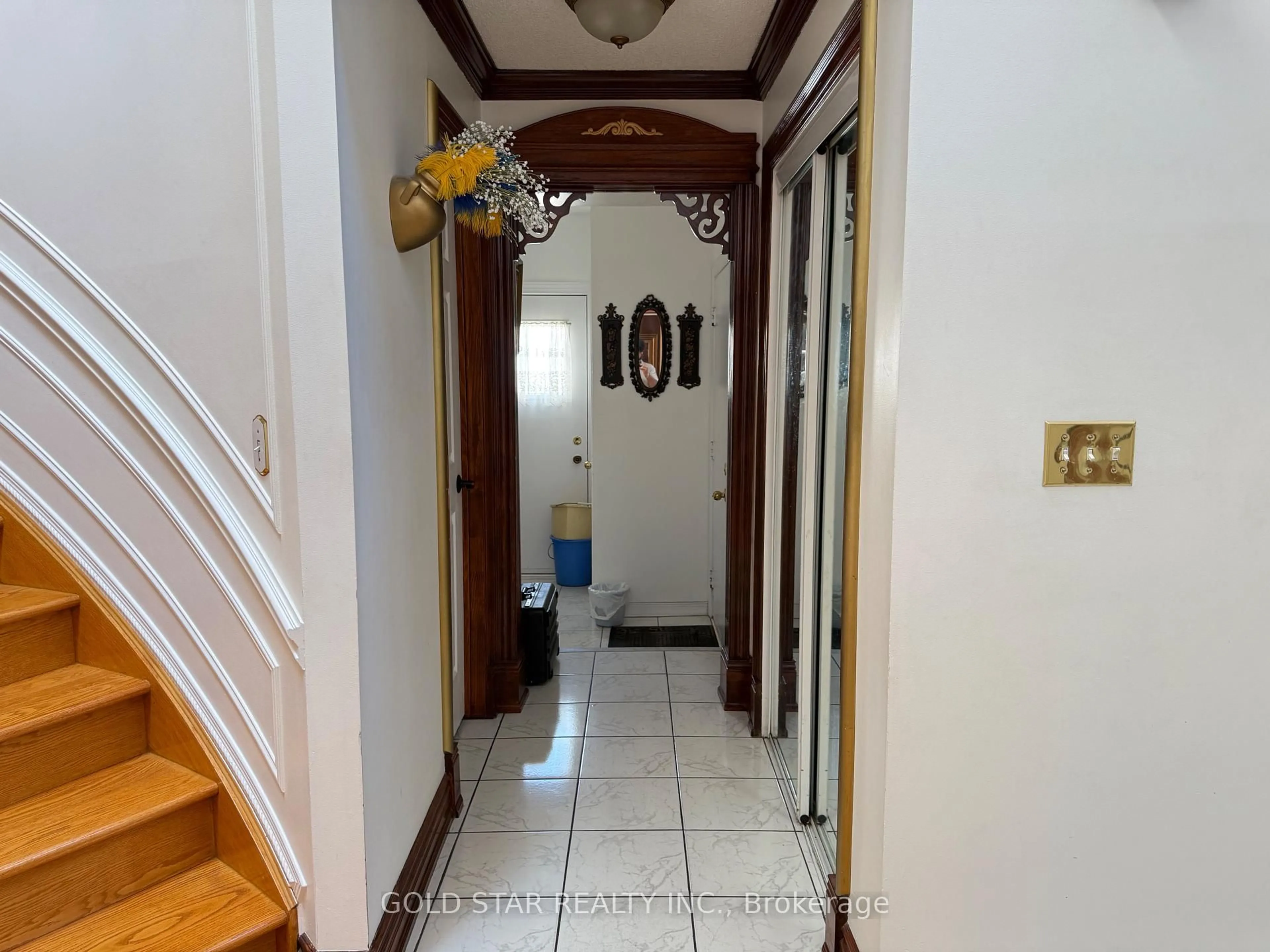 Indoor foyer for 91 Lavery Tr, Toronto Ontario M1C 4Z2