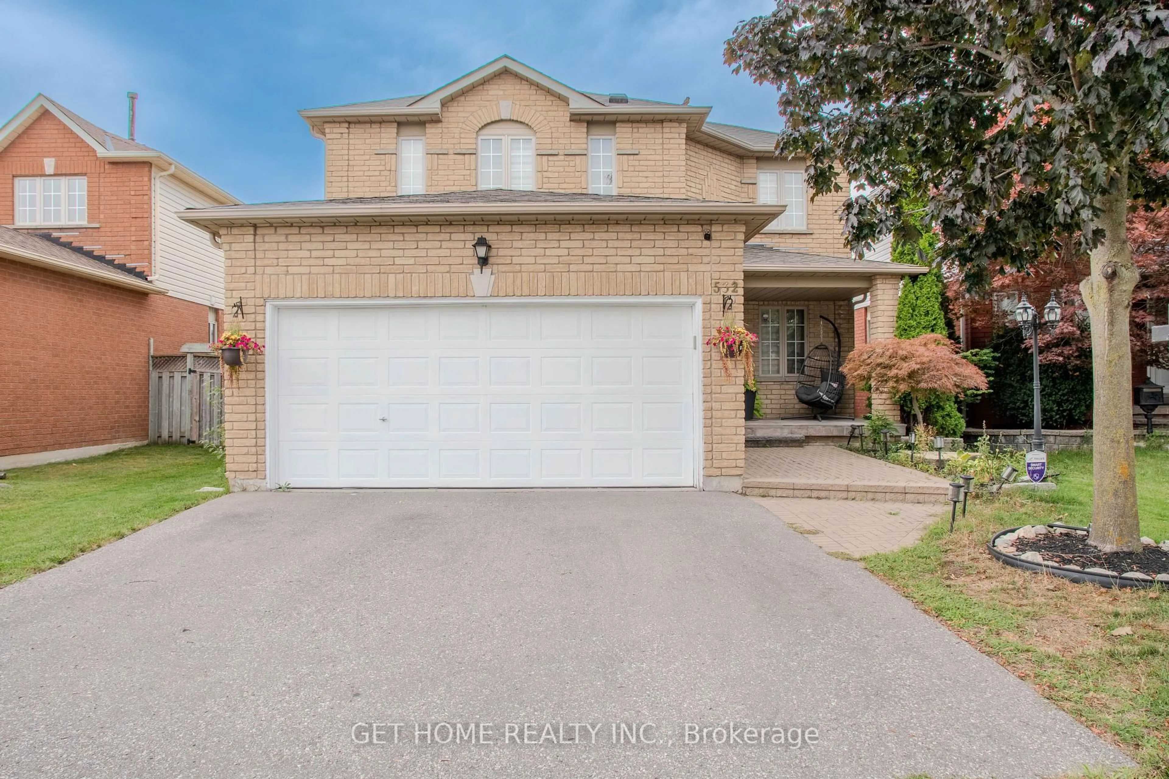 A pic from outside/outdoor area/front of a property/back of a property/a pic from drone, street for 532 Ormond Dr, Oshawa Ontario L1K 2L7