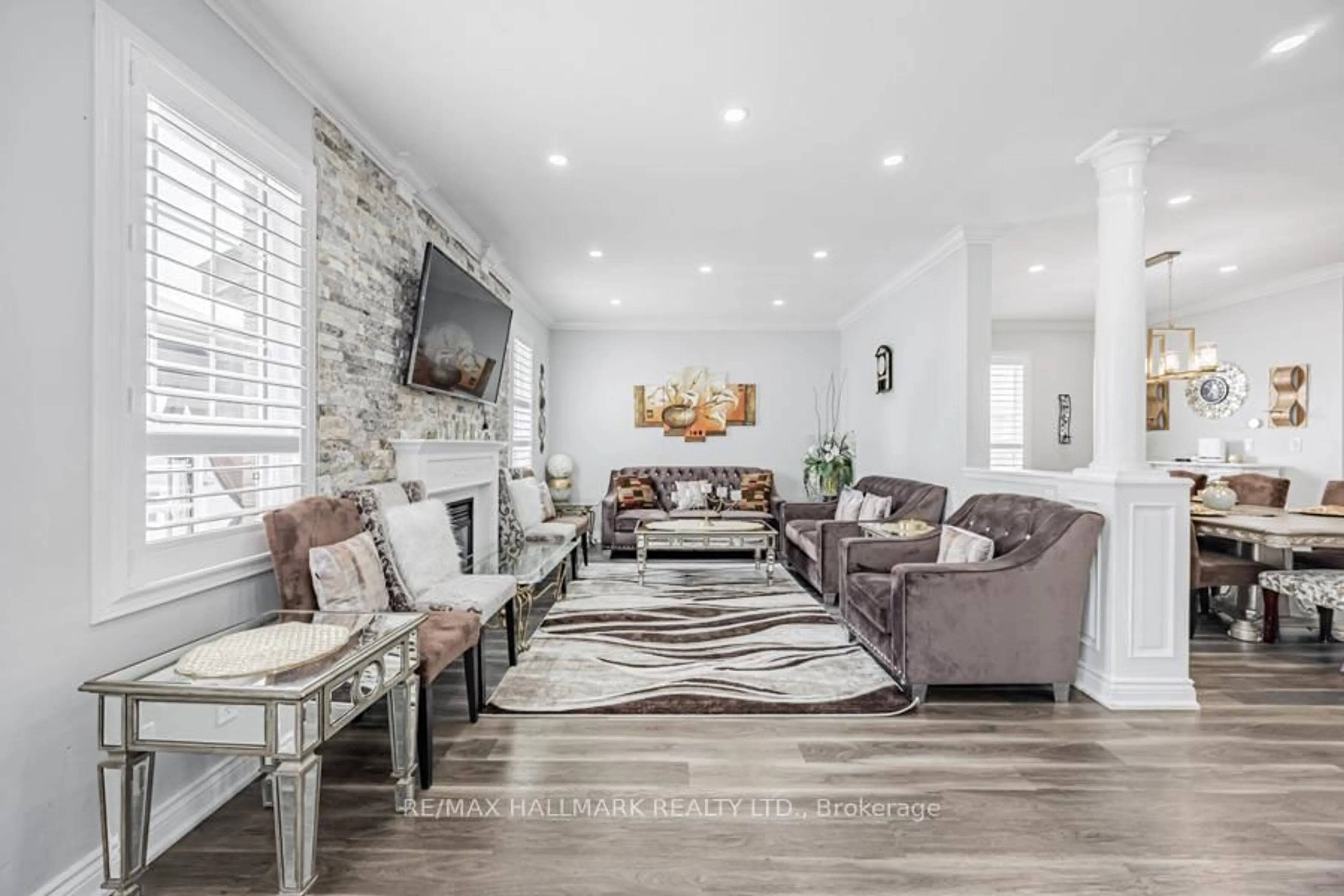 Living room with furniture, unknown for 1109 Keswick Crt, Oshawa Ontario L1K 2V2