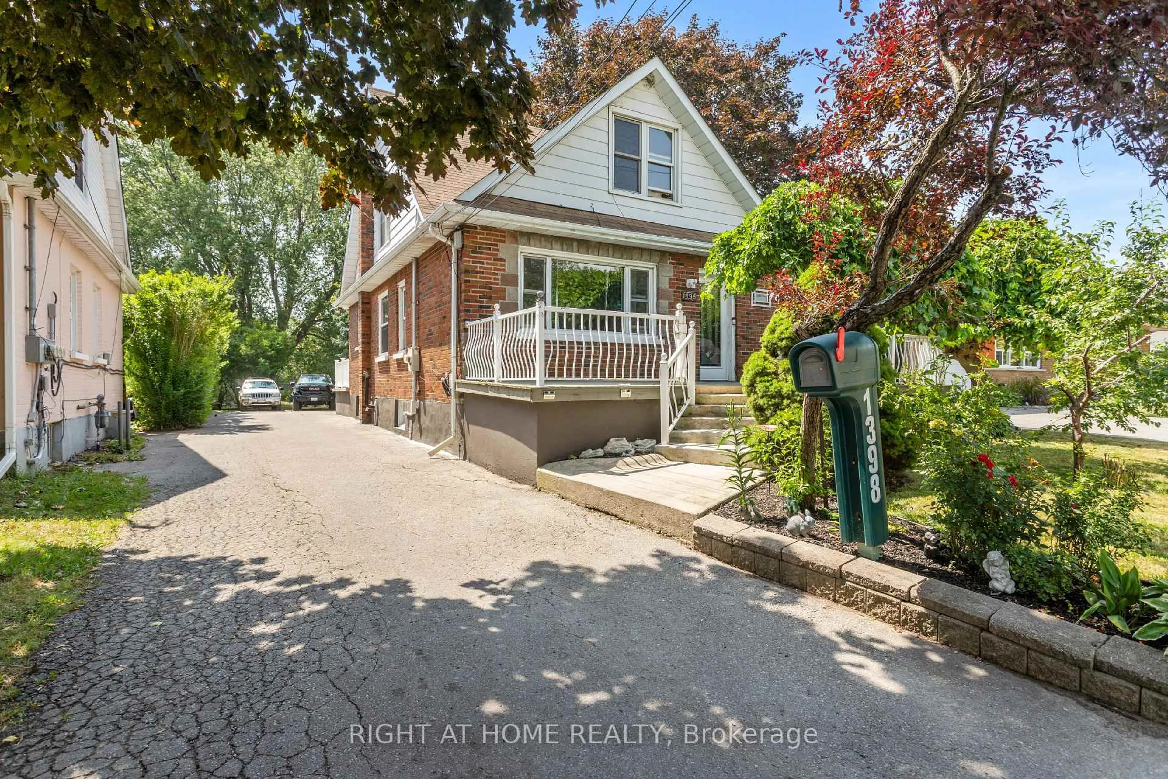 Home with brick exterior material, street for 1398 Simcoe St, Oshawa Ontario L1H 4M4
