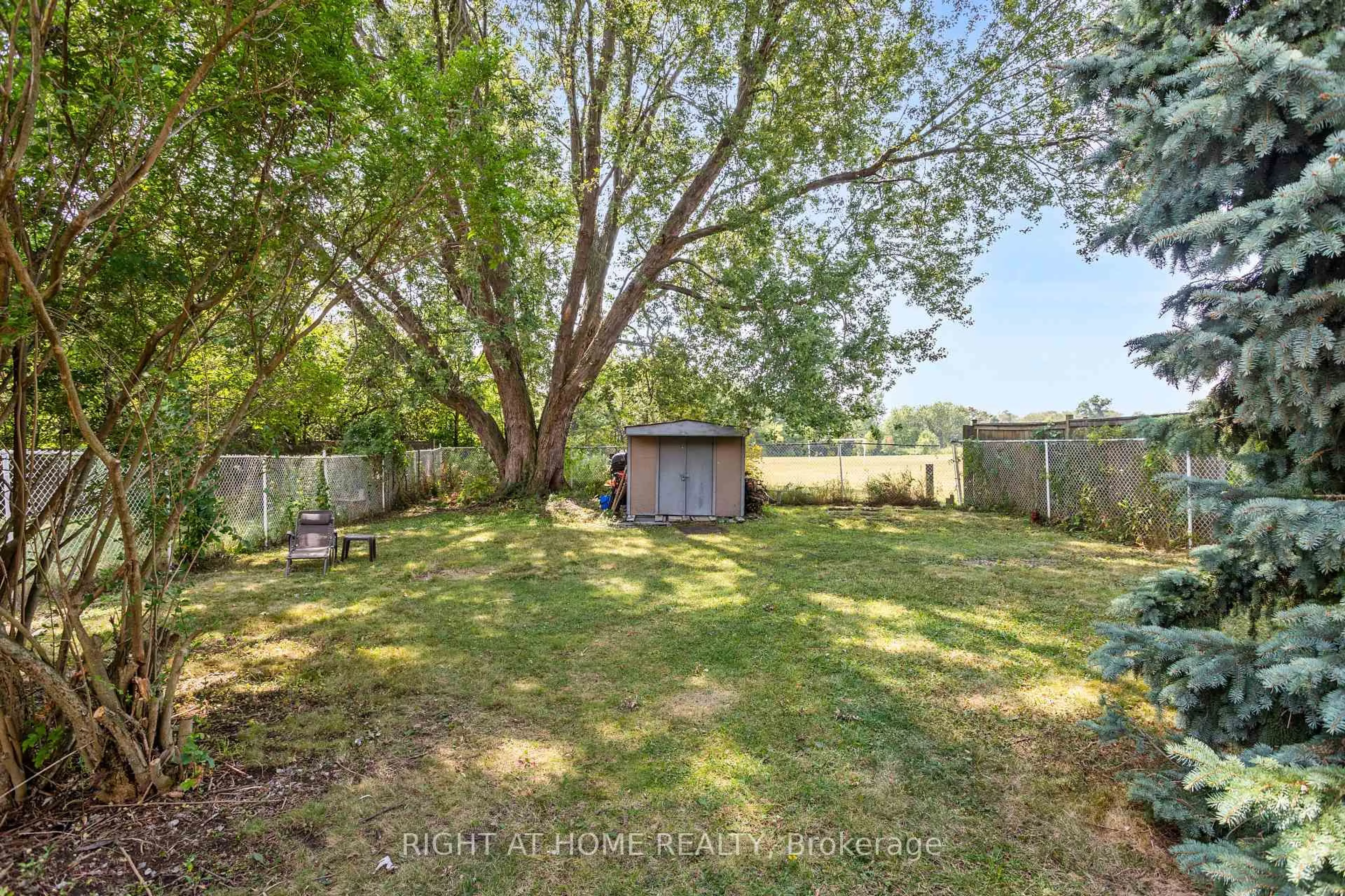 Shed for 1398 Simcoe St, Oshawa Ontario L1H 4M4