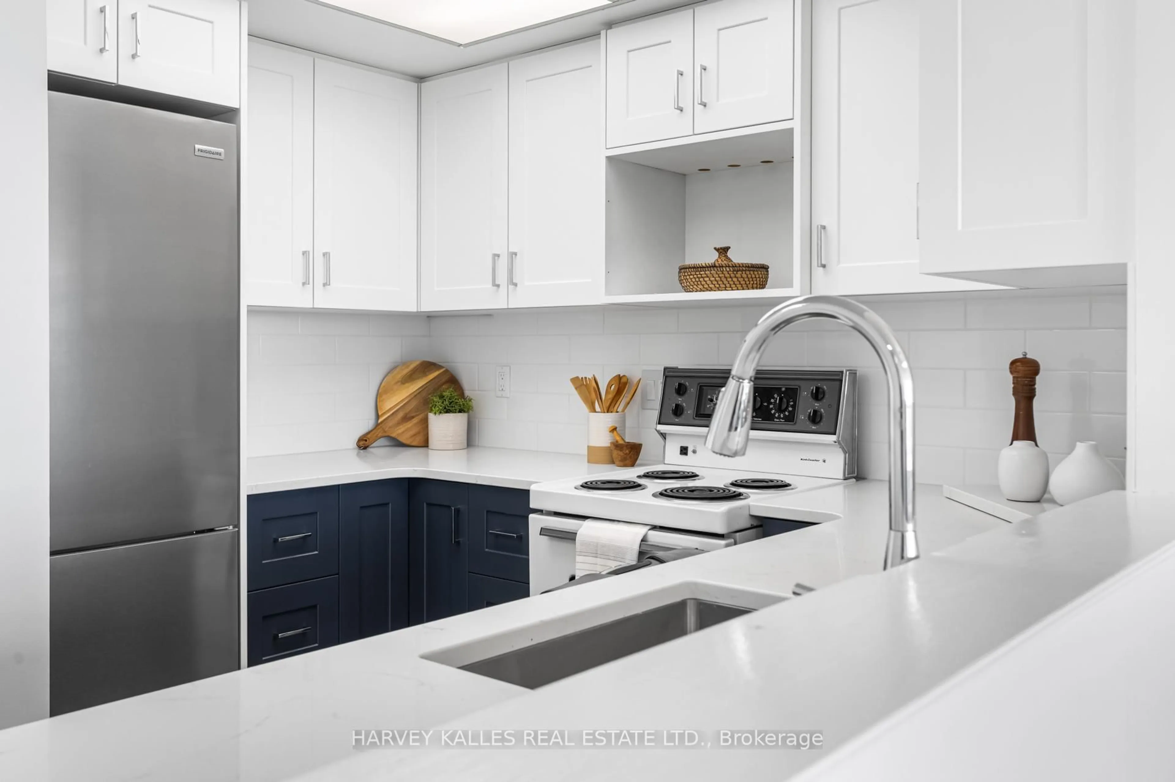 Contemporary kitchen, ceramic/tile floor for 5 Greystone Walk Dr #915, Toronto Ontario M1K 5J5