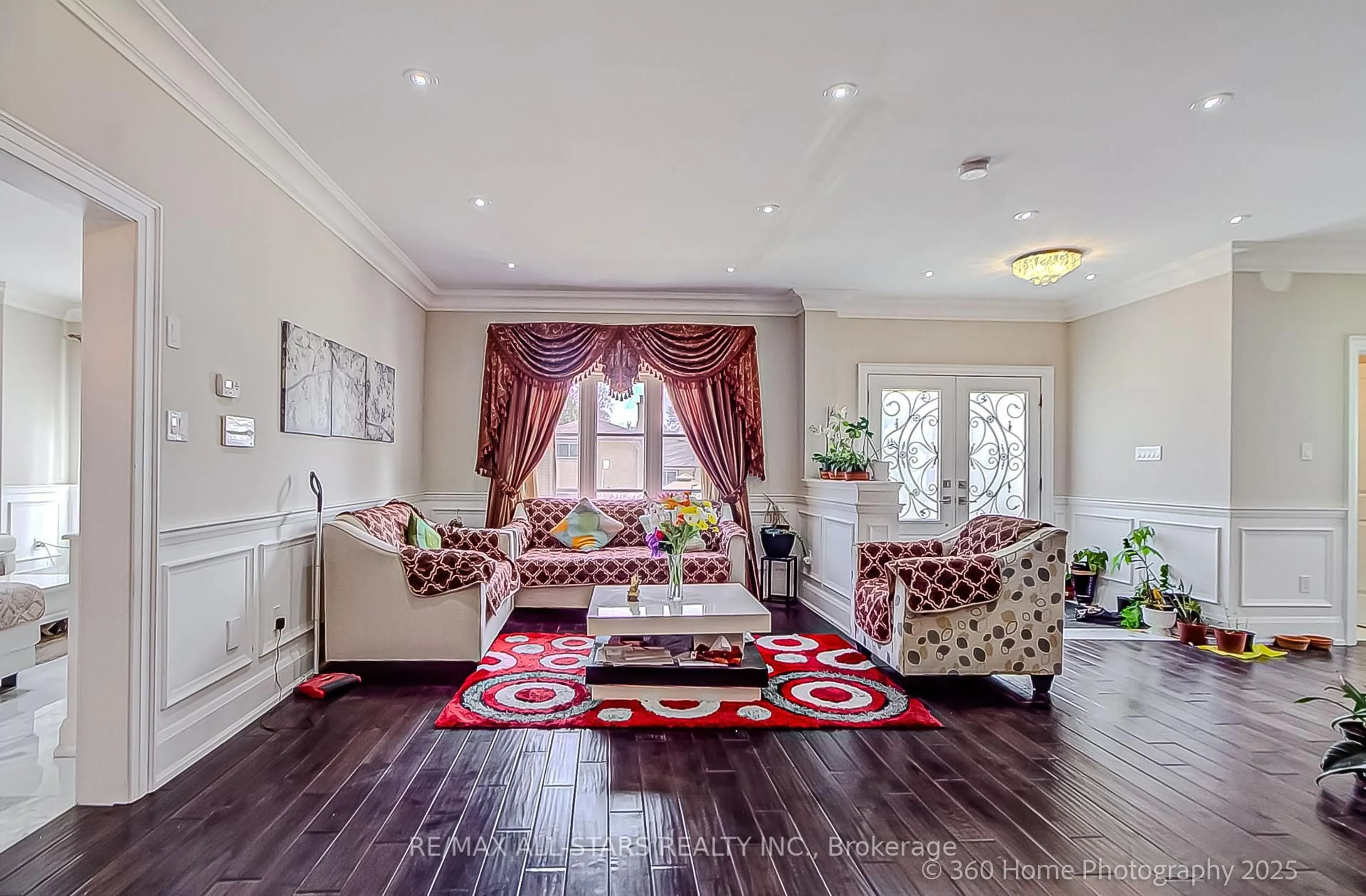 Living room with furniture, unknown for 159 Harewood Ave, Toronto Ontario M1M 2S1