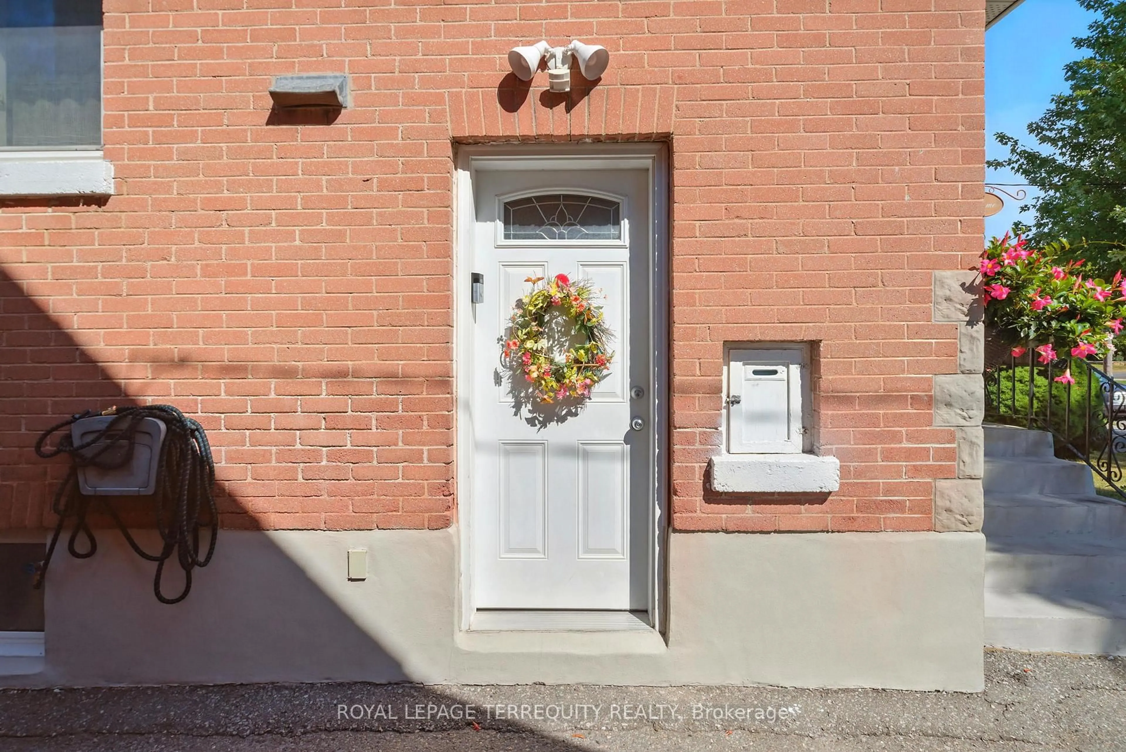 Unknown for 254 Cadillac Ave, Oshawa Ontario L1H 5Z7
