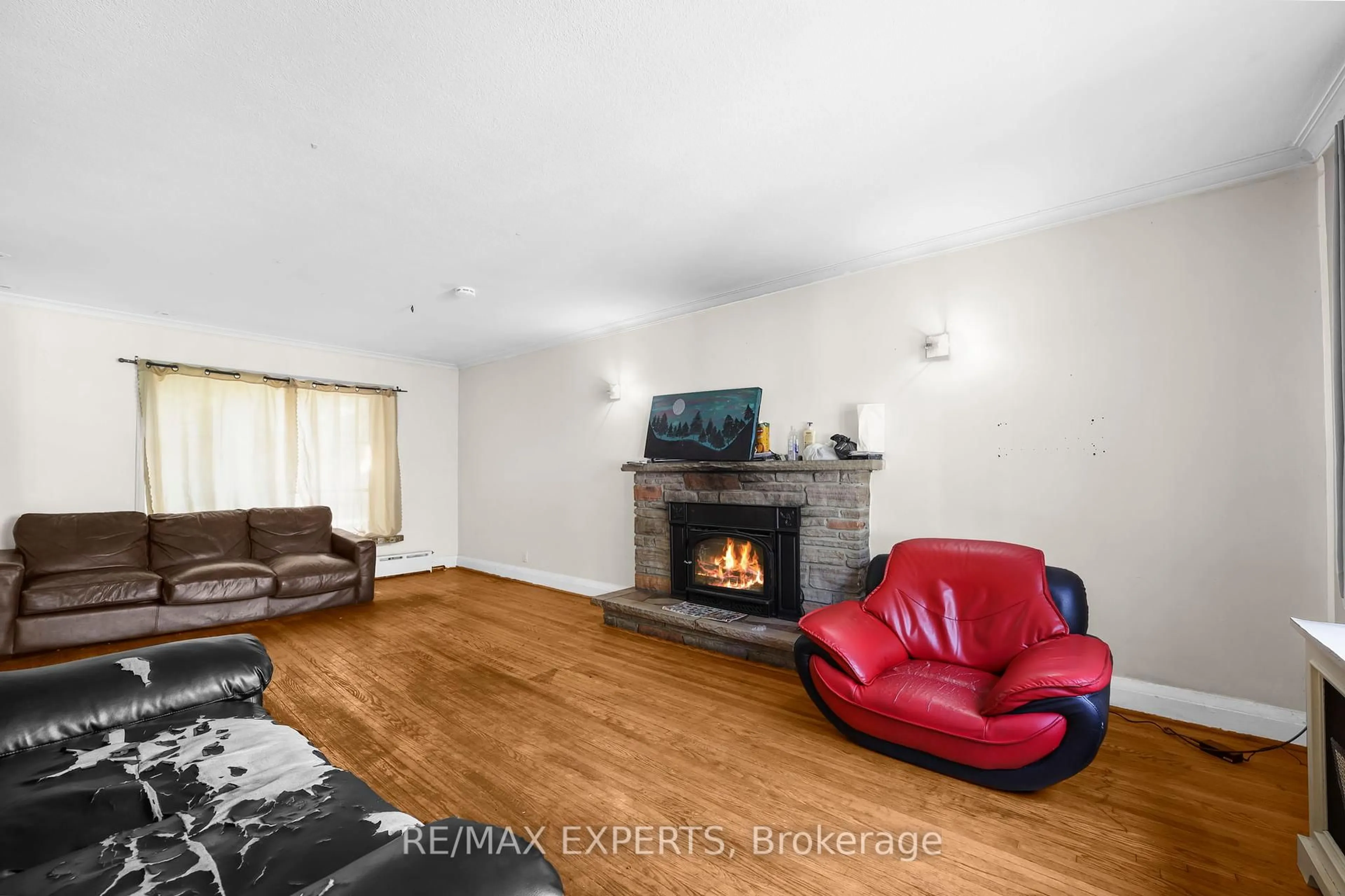 Living room with furniture, unknown for 16 Bellehaven Cres, Toronto Ontario M1M 1H3