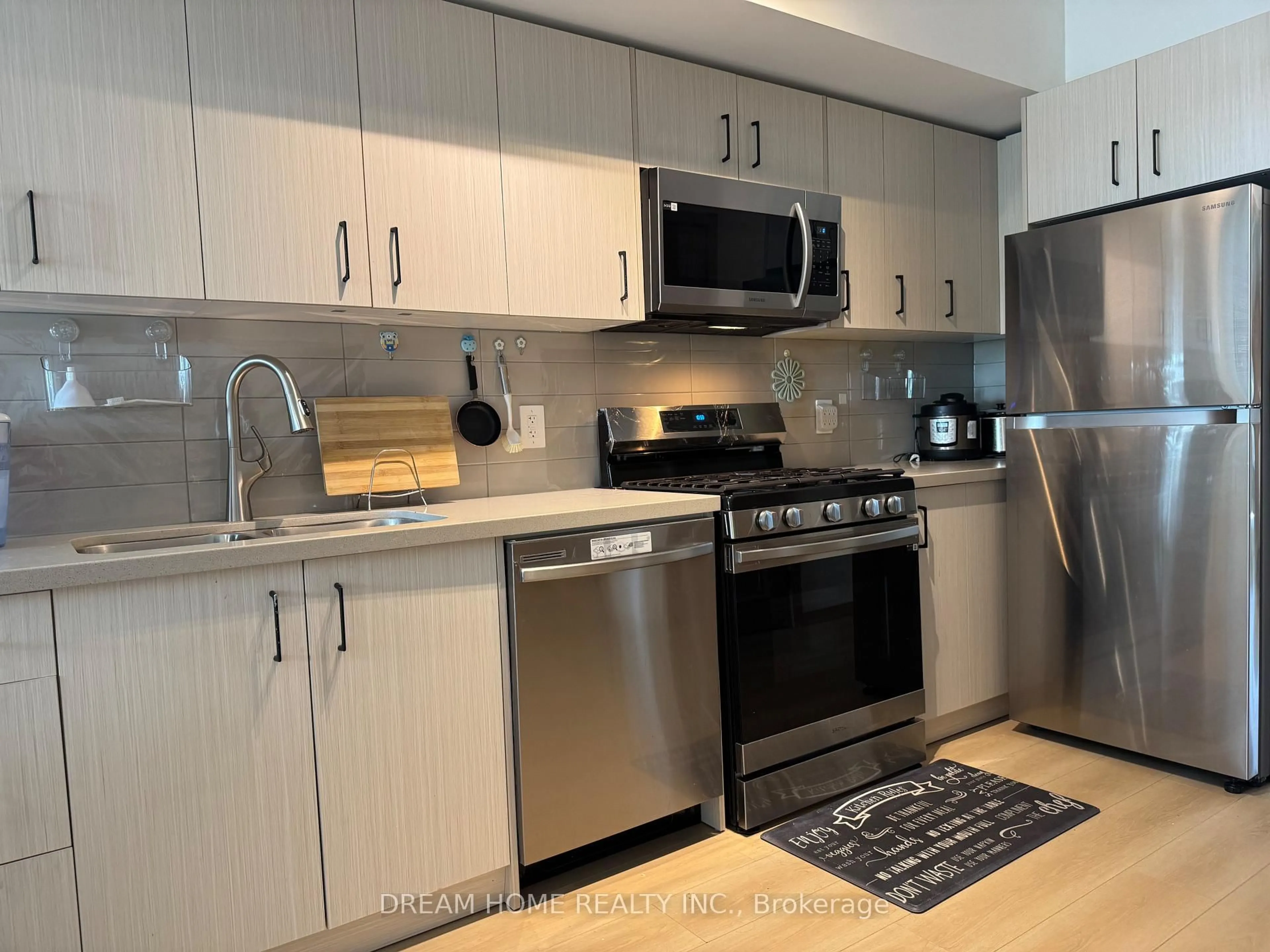 Standard kitchen, unknown for 3425 Sheppard Ave #205, Toronto Ontario M1T 3K5