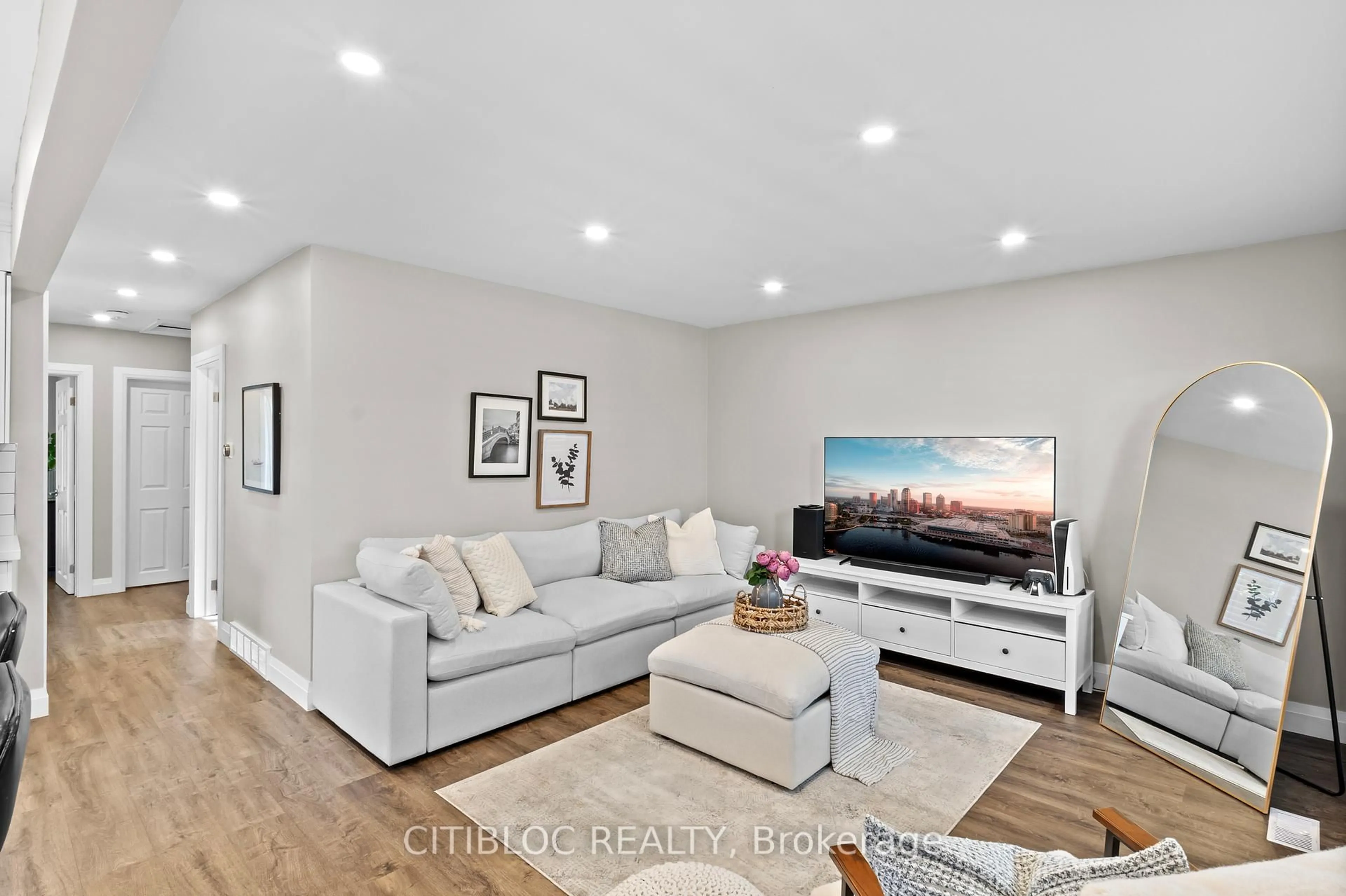 Living room with furniture, wood/laminate floor for 519 Lowell Ave, Oshawa Ontario L1J 2X6