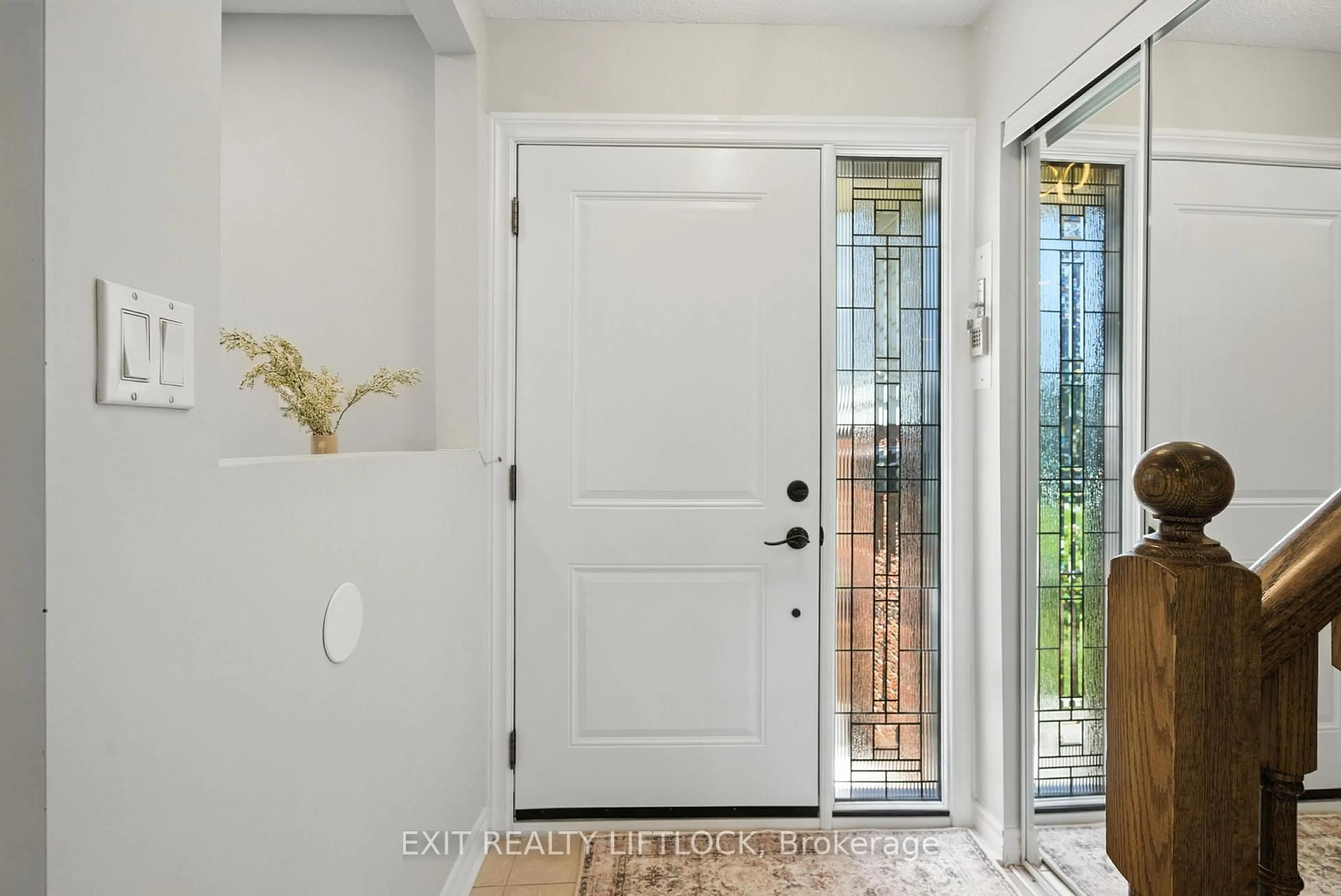 Indoor entryway for 47 Martindale St, Oshawa Ontario L1H 6W7
